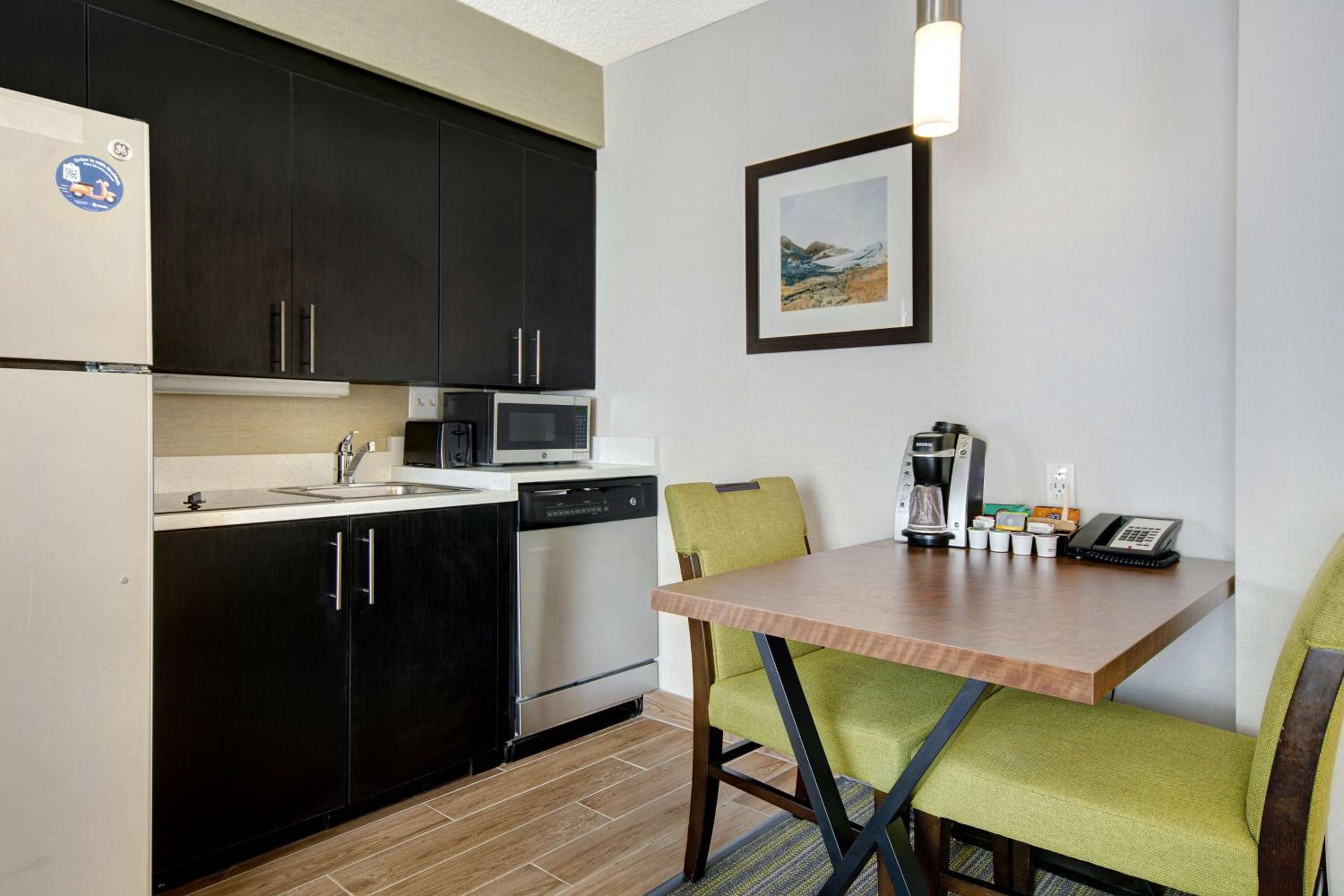 King Suite - Mobility Access/Non-Smoking - Photo 2