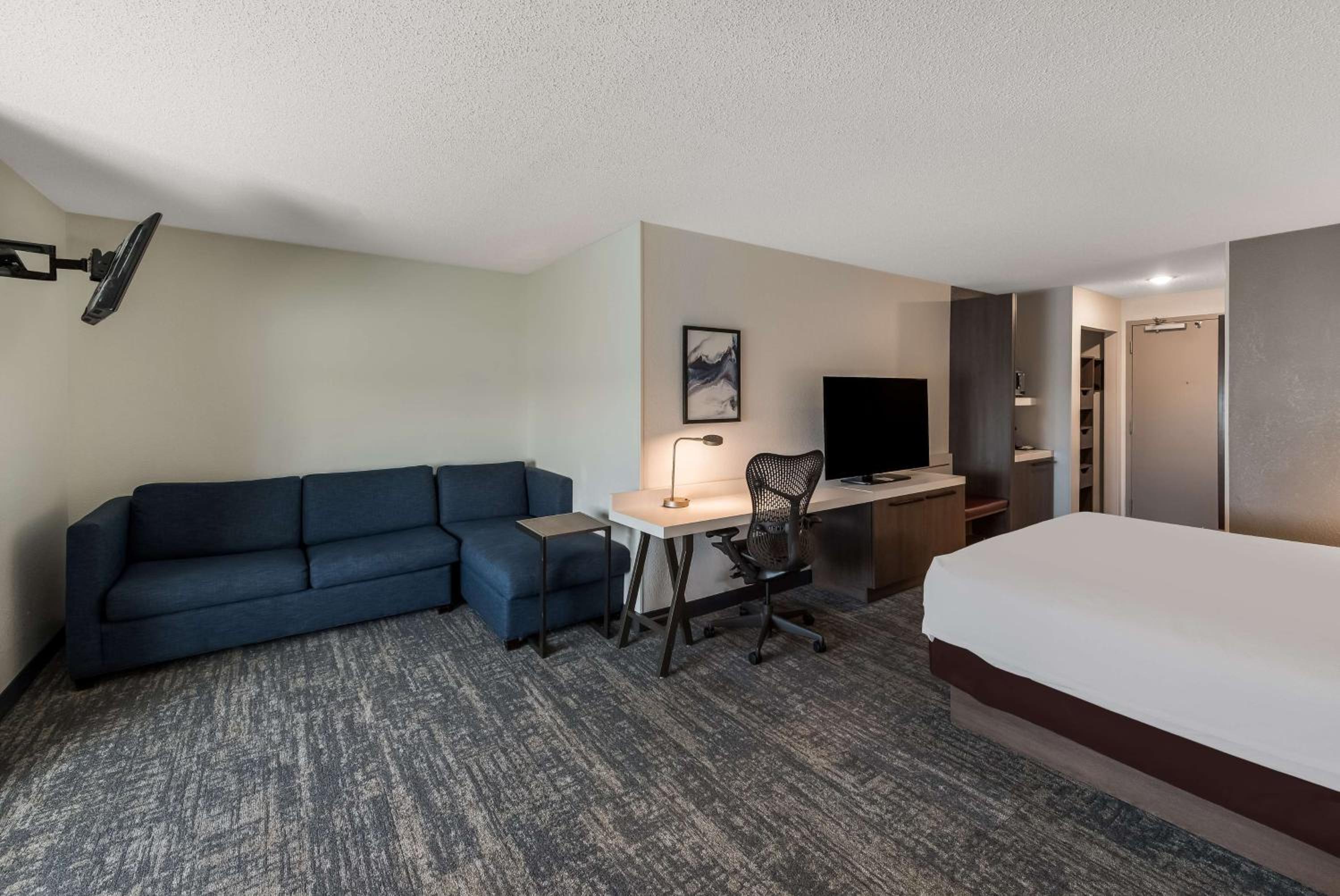 Deluxe King Room - Non-Smoking - Photo 3