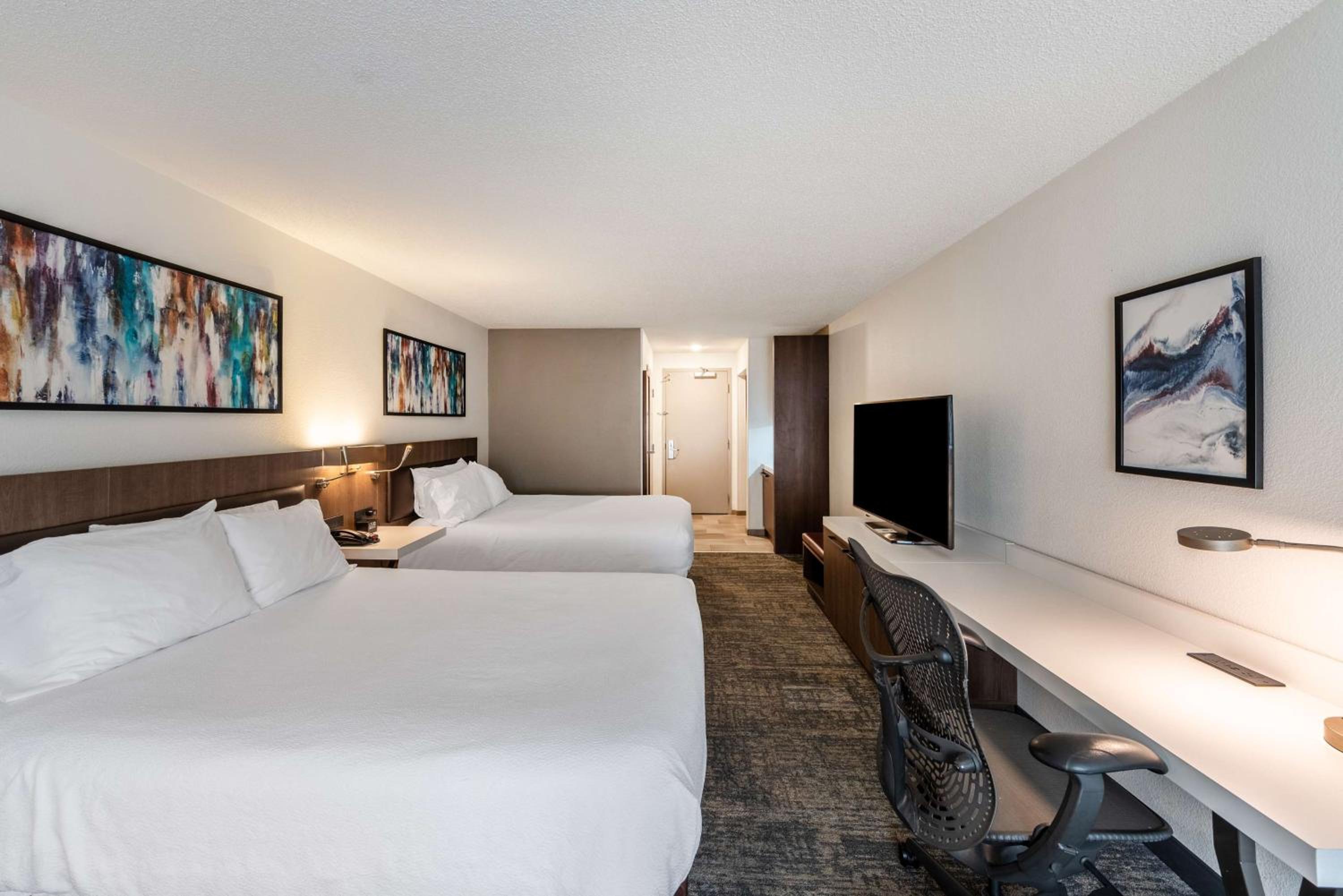 Room with Two Queen Beds - Non-Smoking - Photo 2