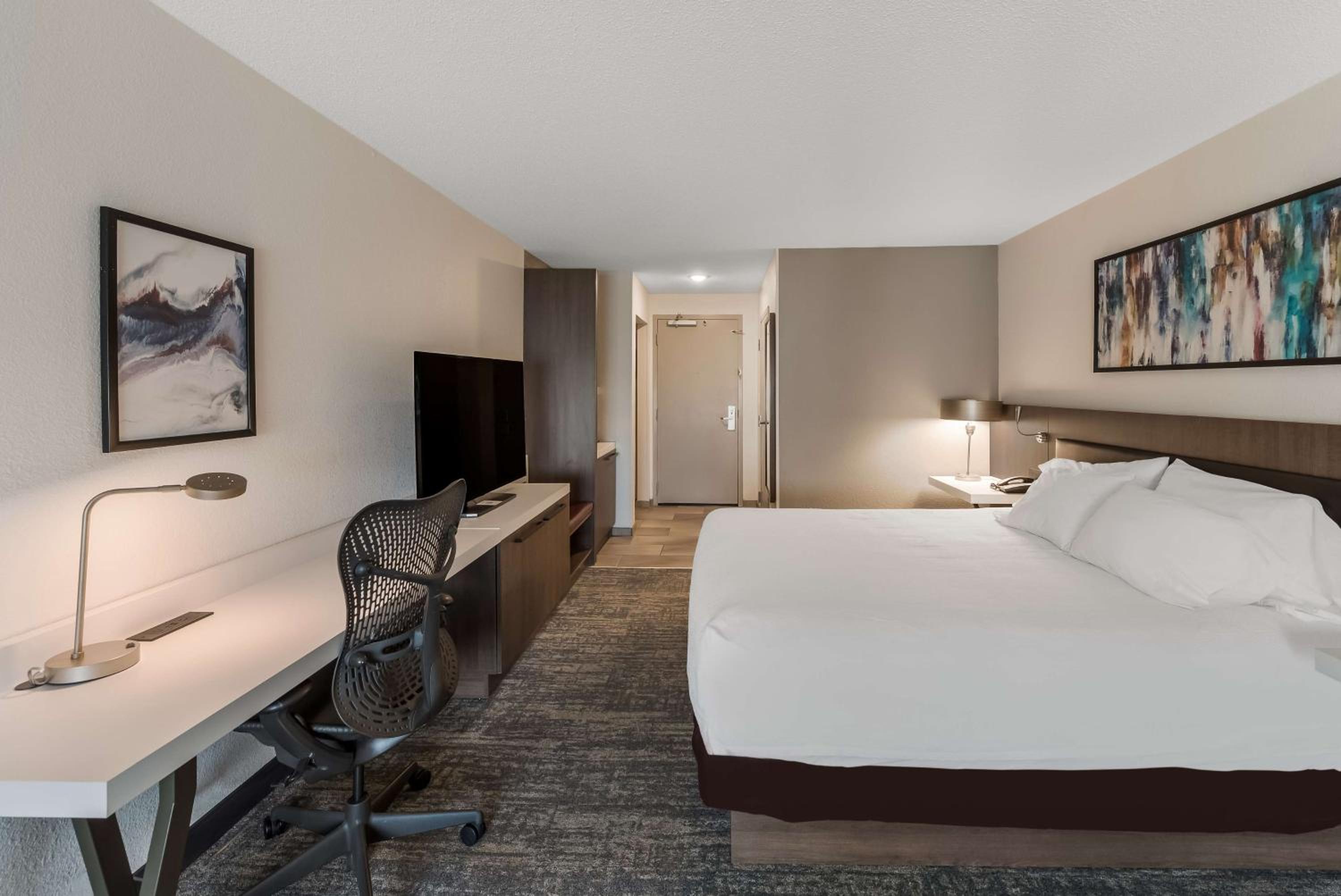 Deluxe King Room - Non-Smoking - Photo 2