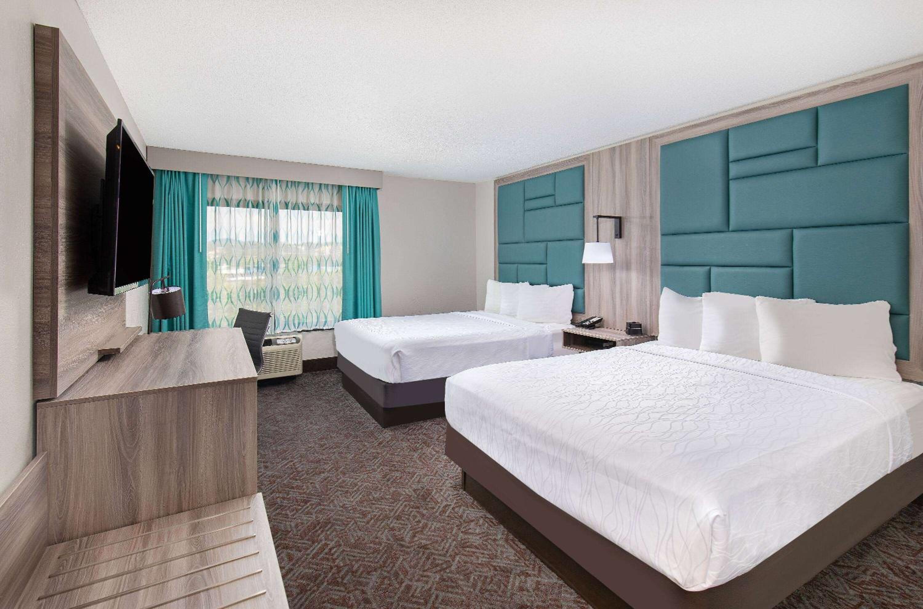 2 Queen Beds - Non-Smoking - Photo 1