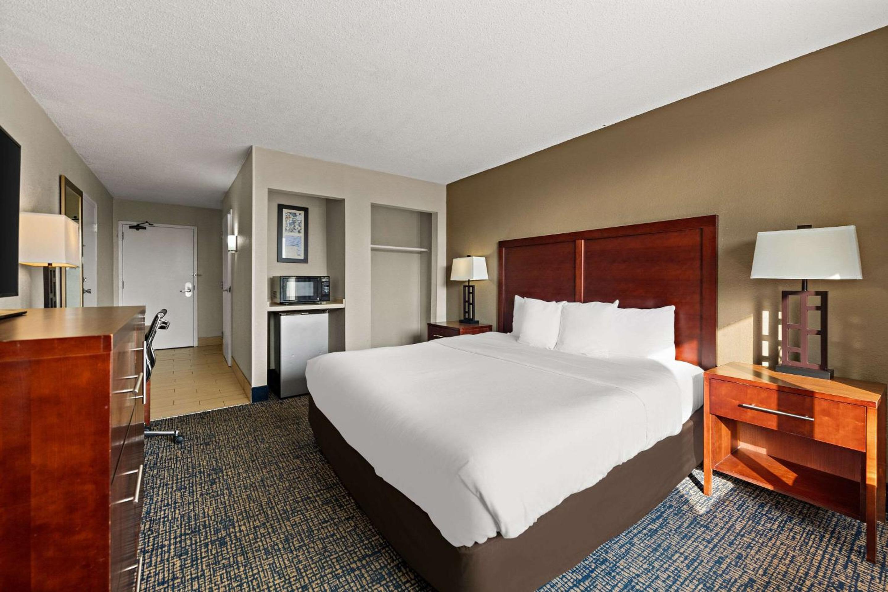 King Room - Accessible/Non-Smoking - Photo 3