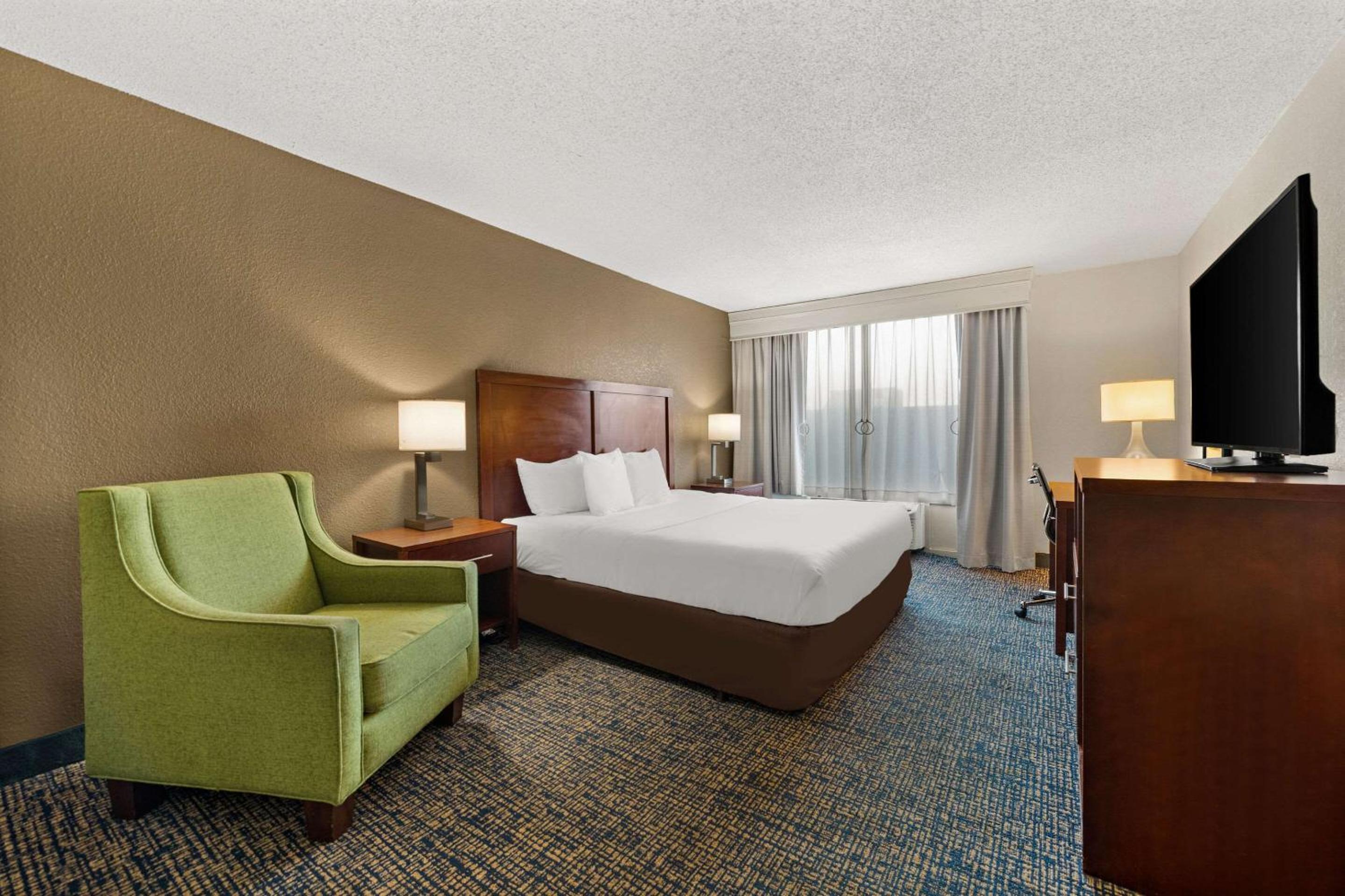 King Room - Non Smoking/Pet Friendly - Photo 1