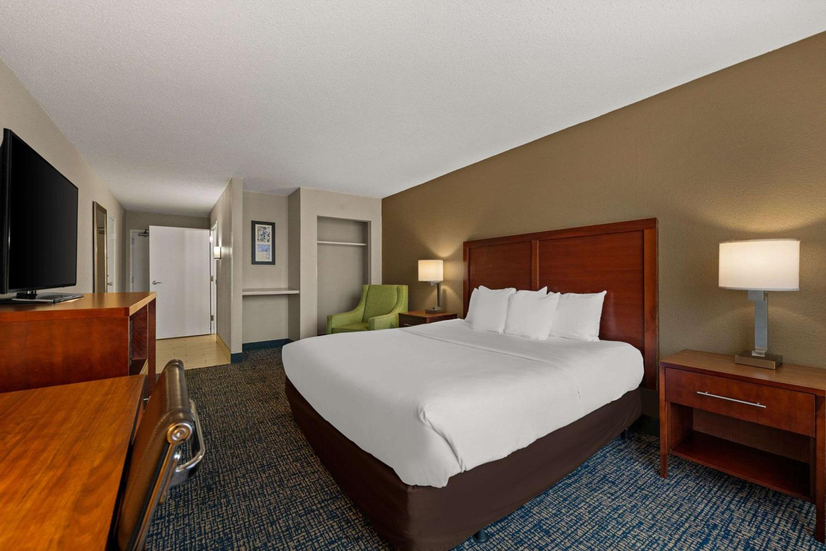 King Room - Accessible/Non-Smoking - Photo 4