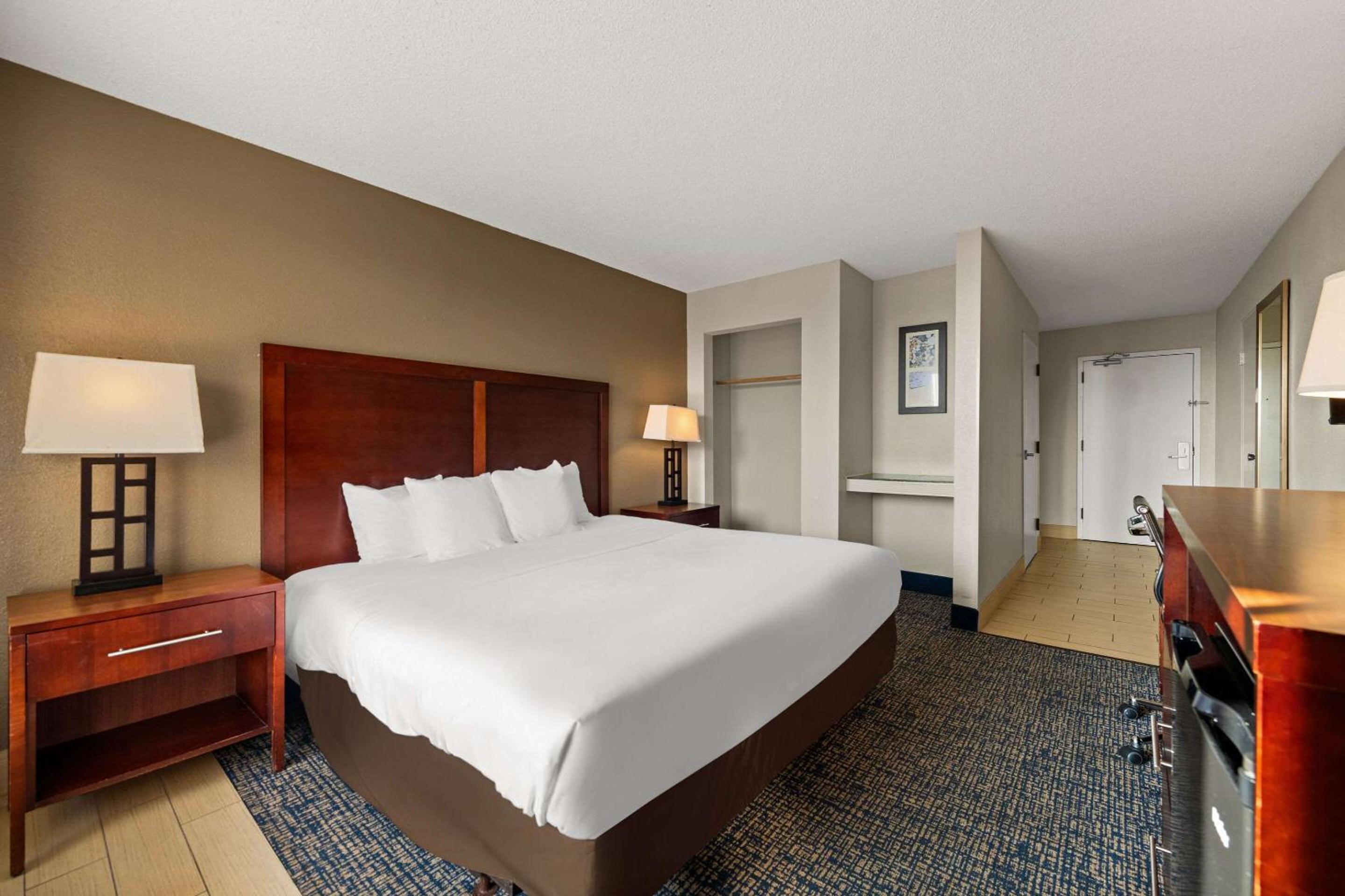 King Room - Accessible/Non-Smoking - Photo 6
