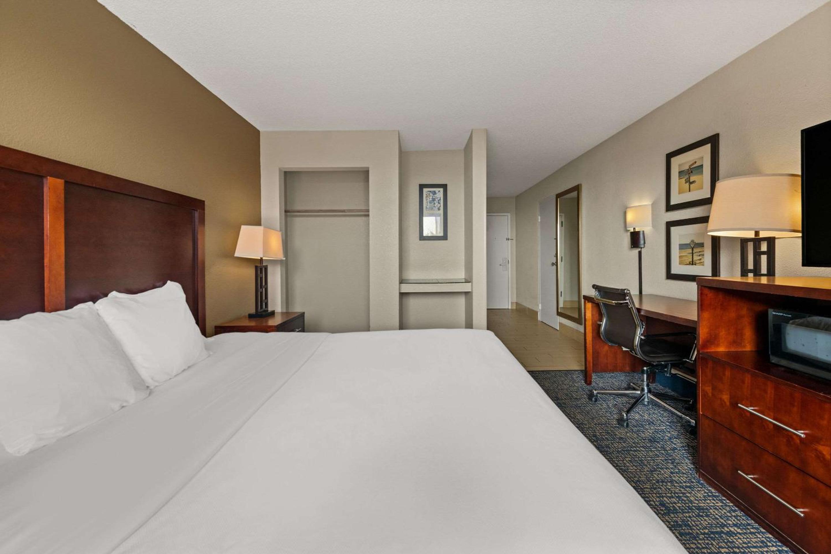 King Room - Accessible/Non-Smoking - Photo 7