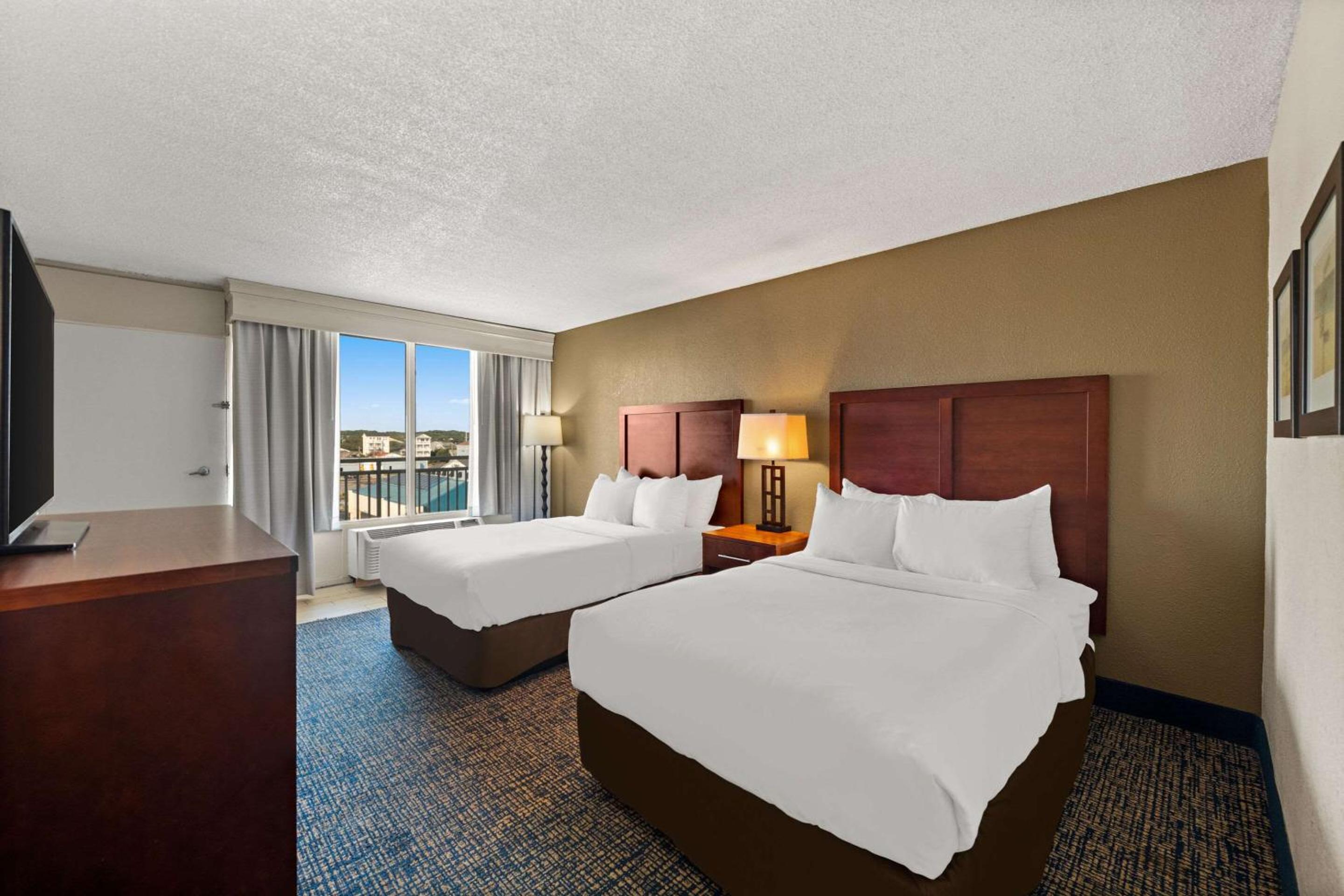 Two Double Beds with Street View - Photo 3