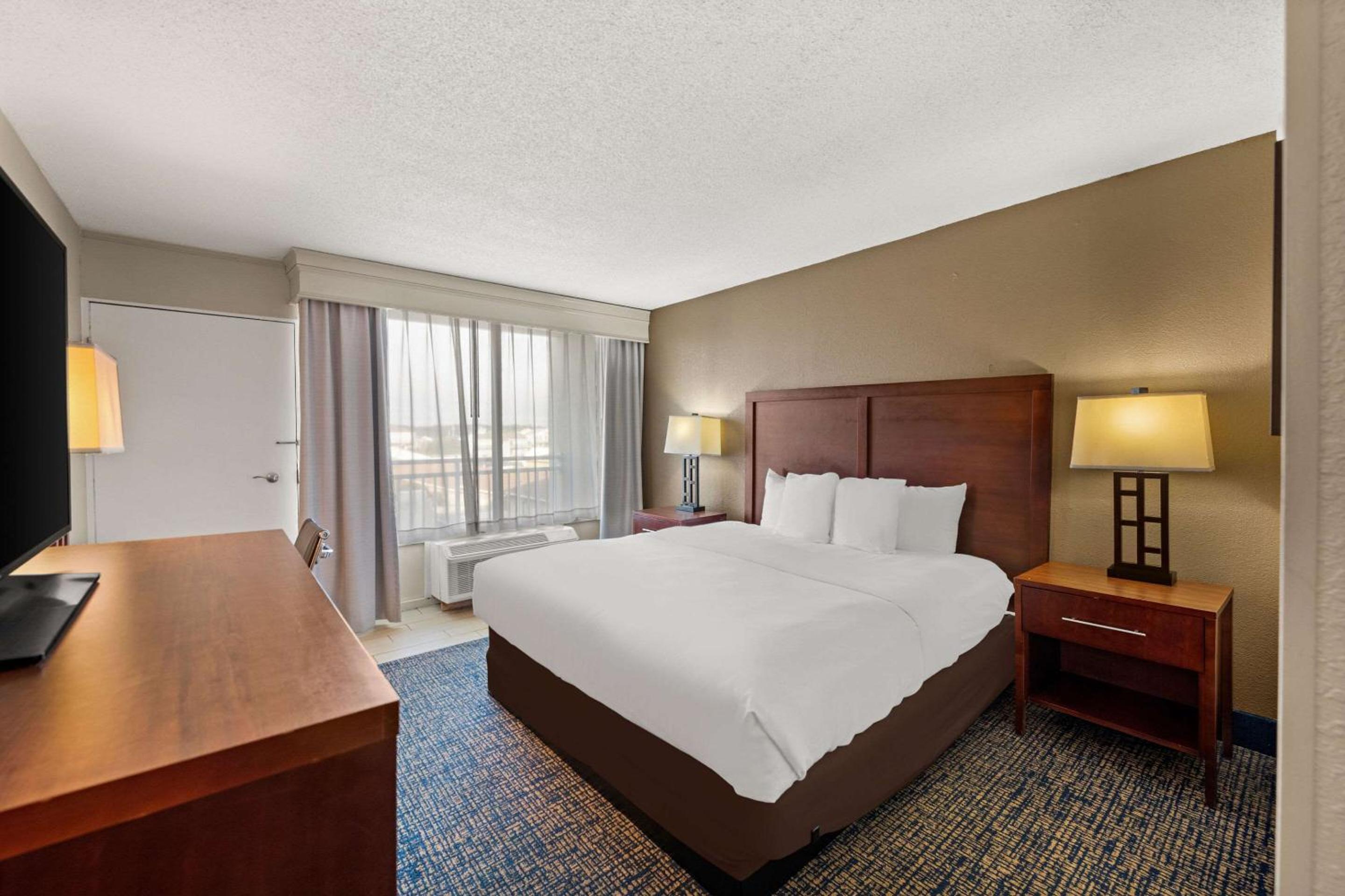 Standard King Room - Photo 1