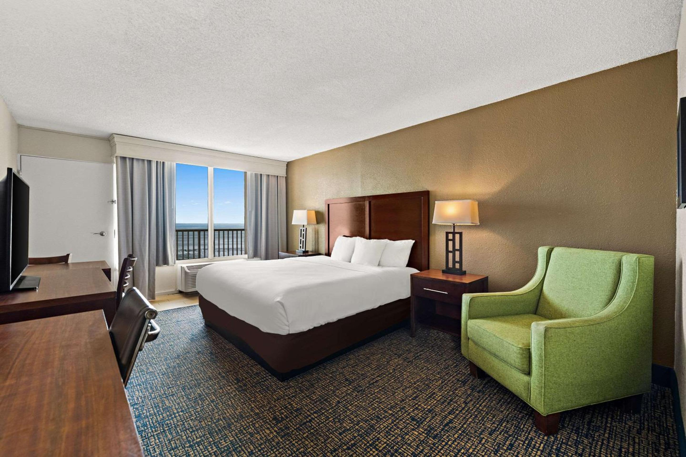 King Bed with Ocean View - Photo 1
