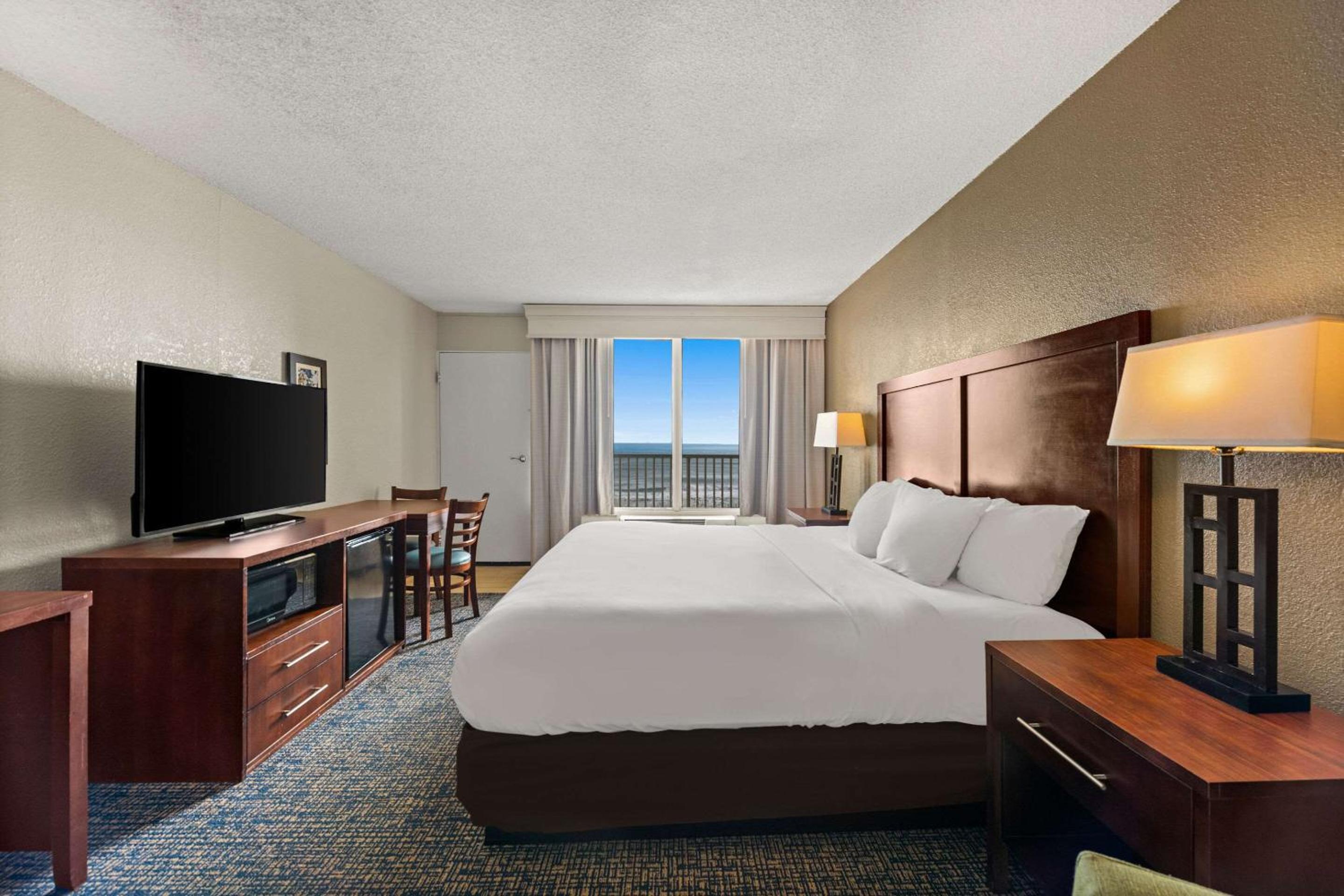 King Bed with Ocean View - Photo 4