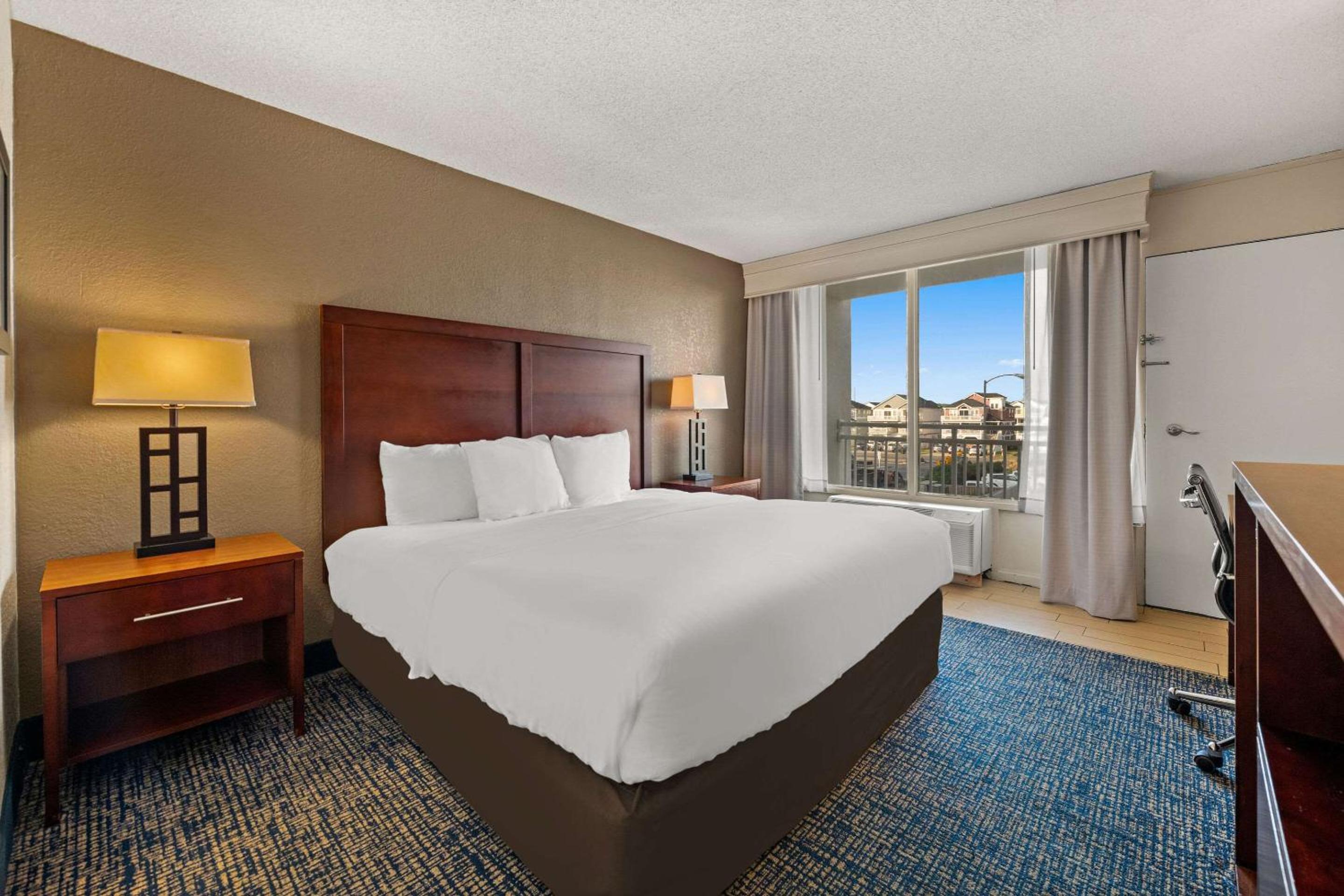 King Room with Pool View - Photo 2
