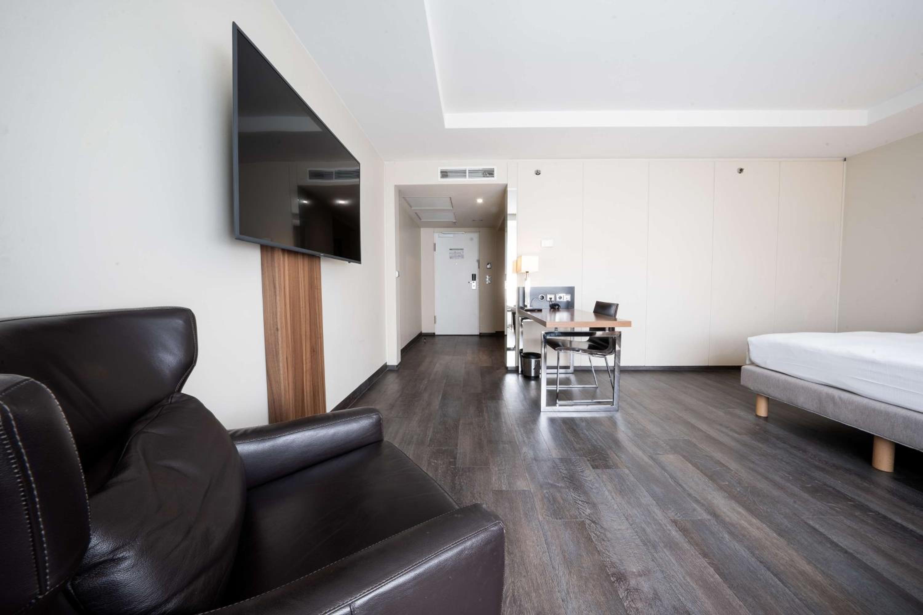 Premium Room - Photo 7