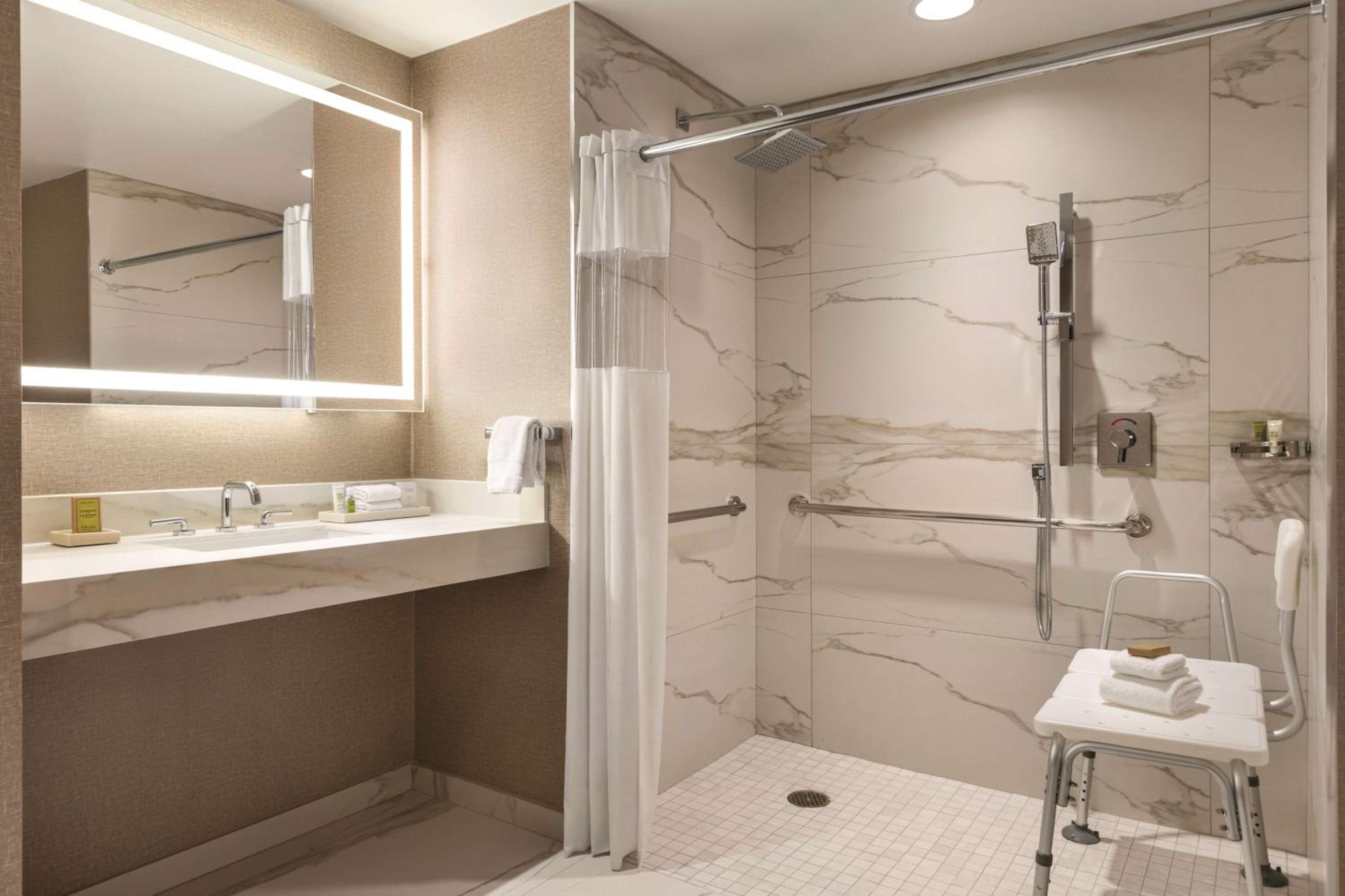 Double Room Two Double Beds And Roll-In Shower - Mobility Access