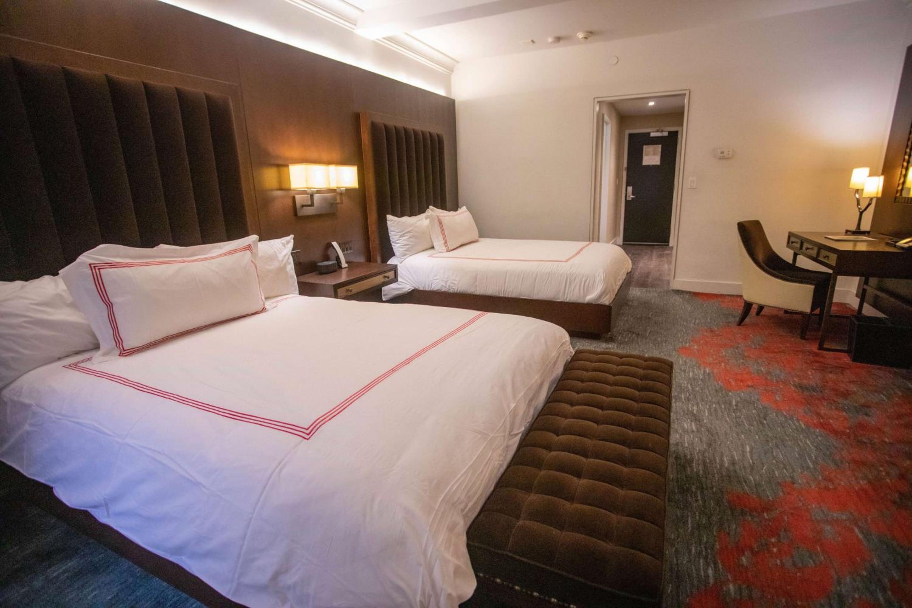 Deluxe Room With Two Queen Beds, Non-Smoking photo 1