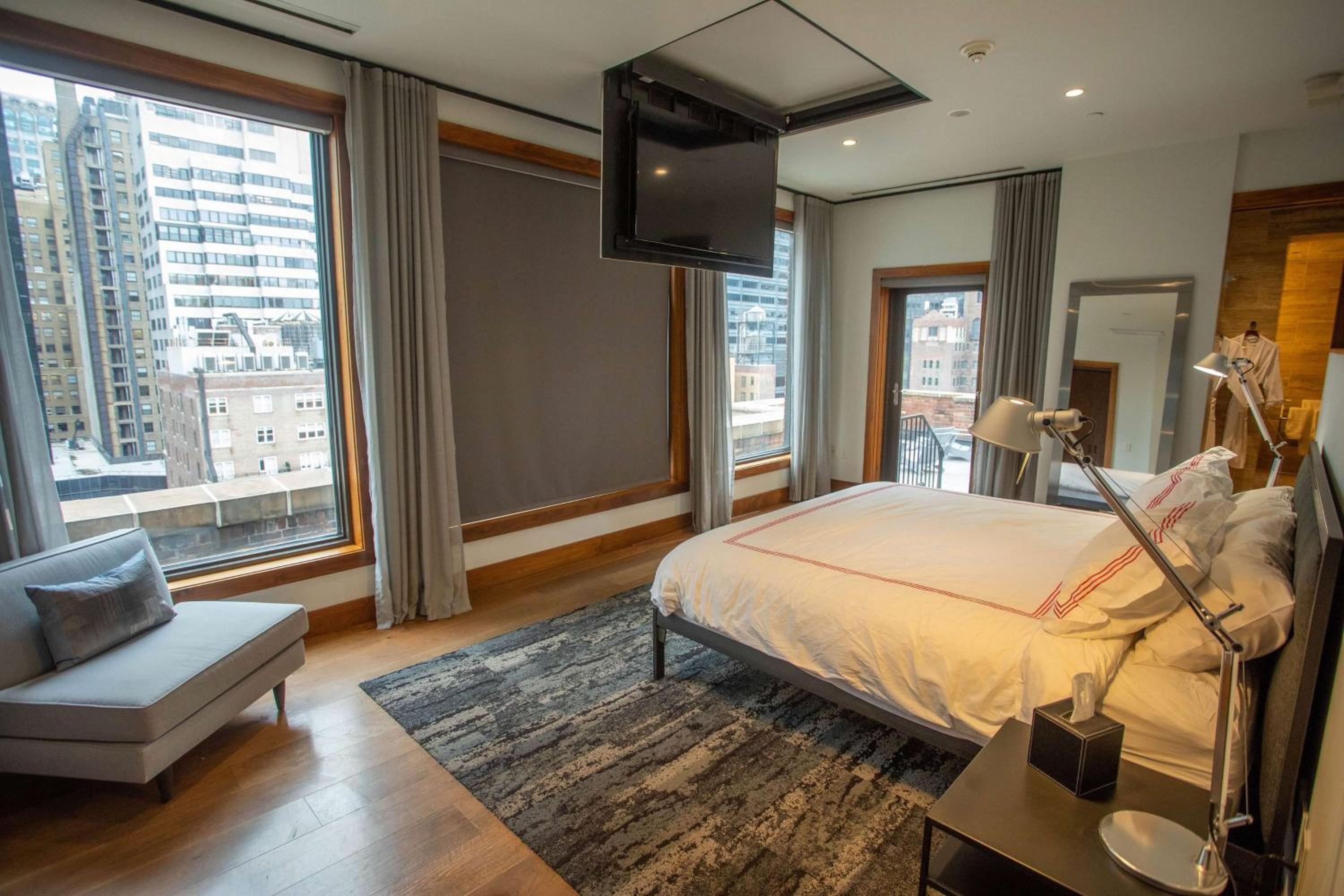 Two-Bedroom Penthouse Suite with One King Bed and One Queen Bed - Non-Smoking photo 2