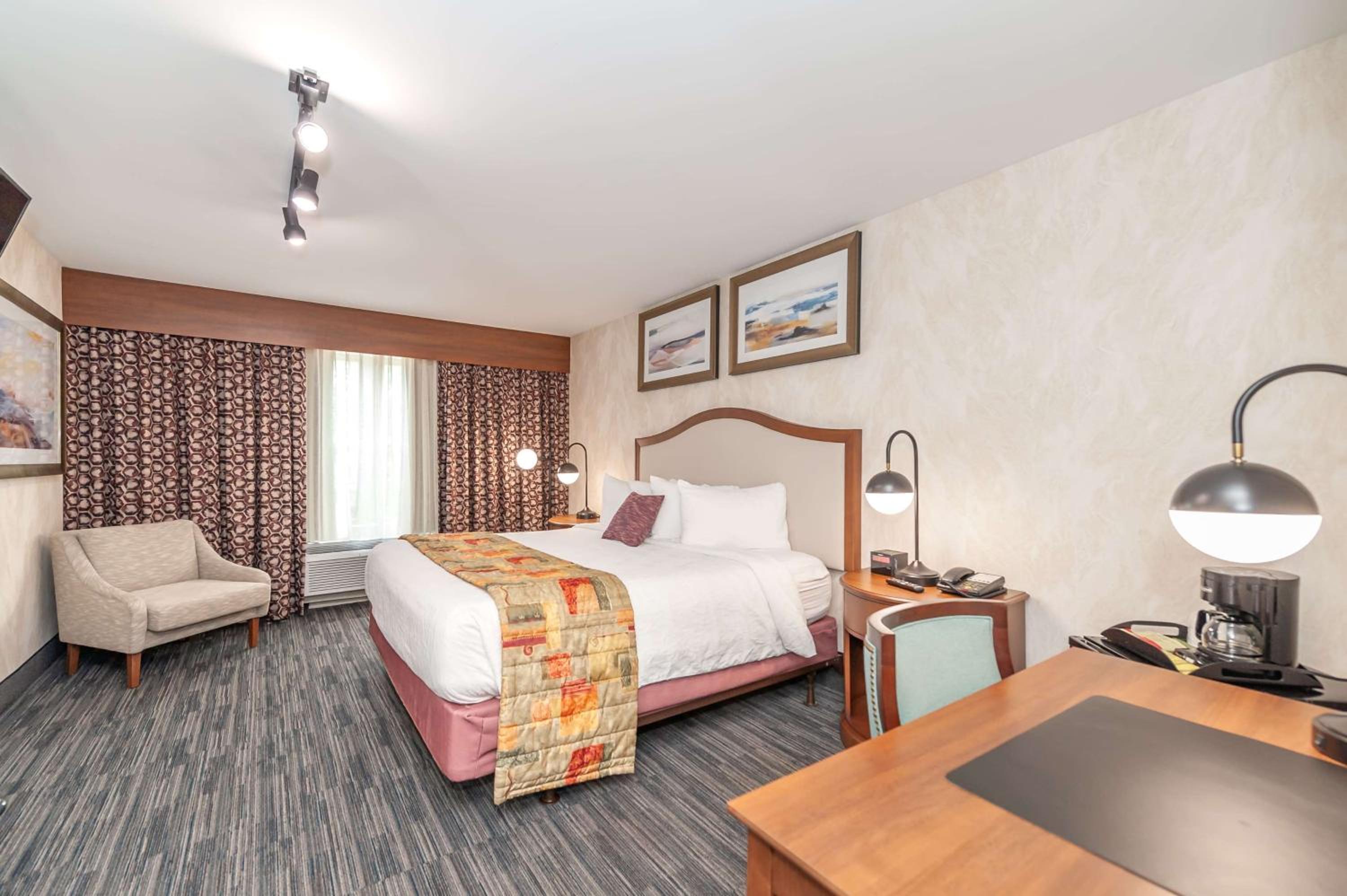 King Room, Non-Smoking - Photo 2