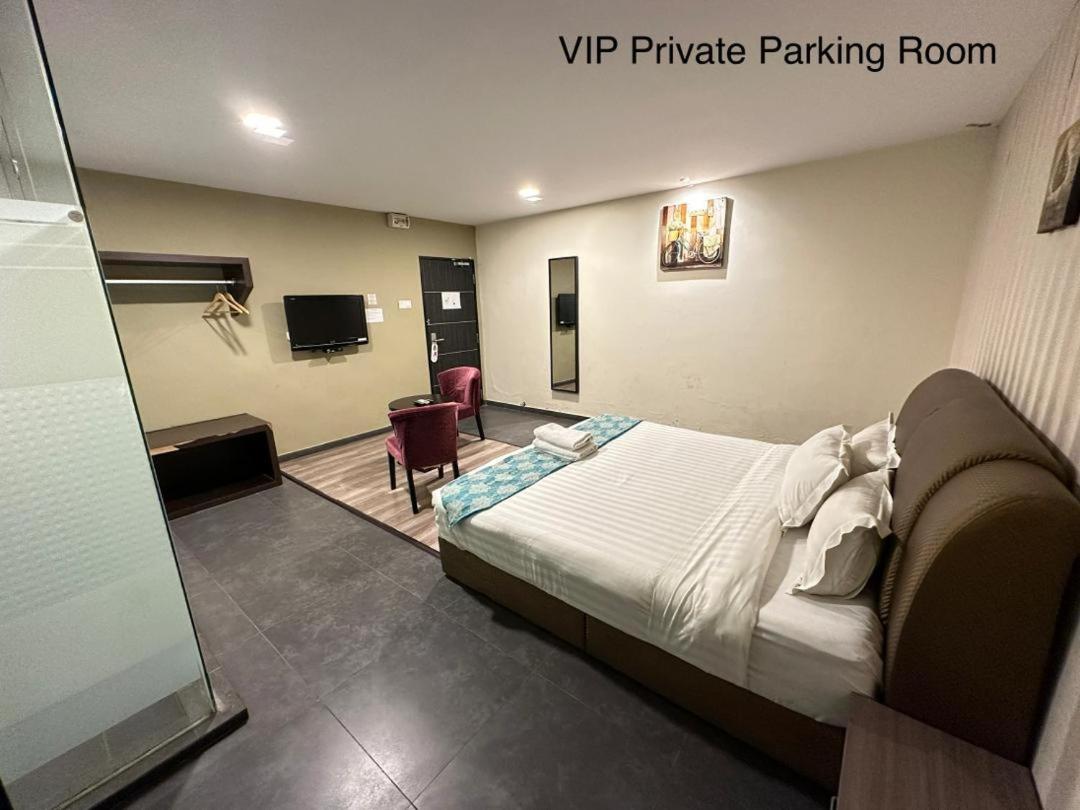 Deluxe King Room - Photo 3