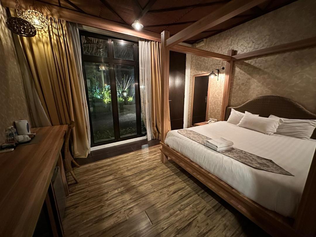 King Room with Garden View - Photo 2