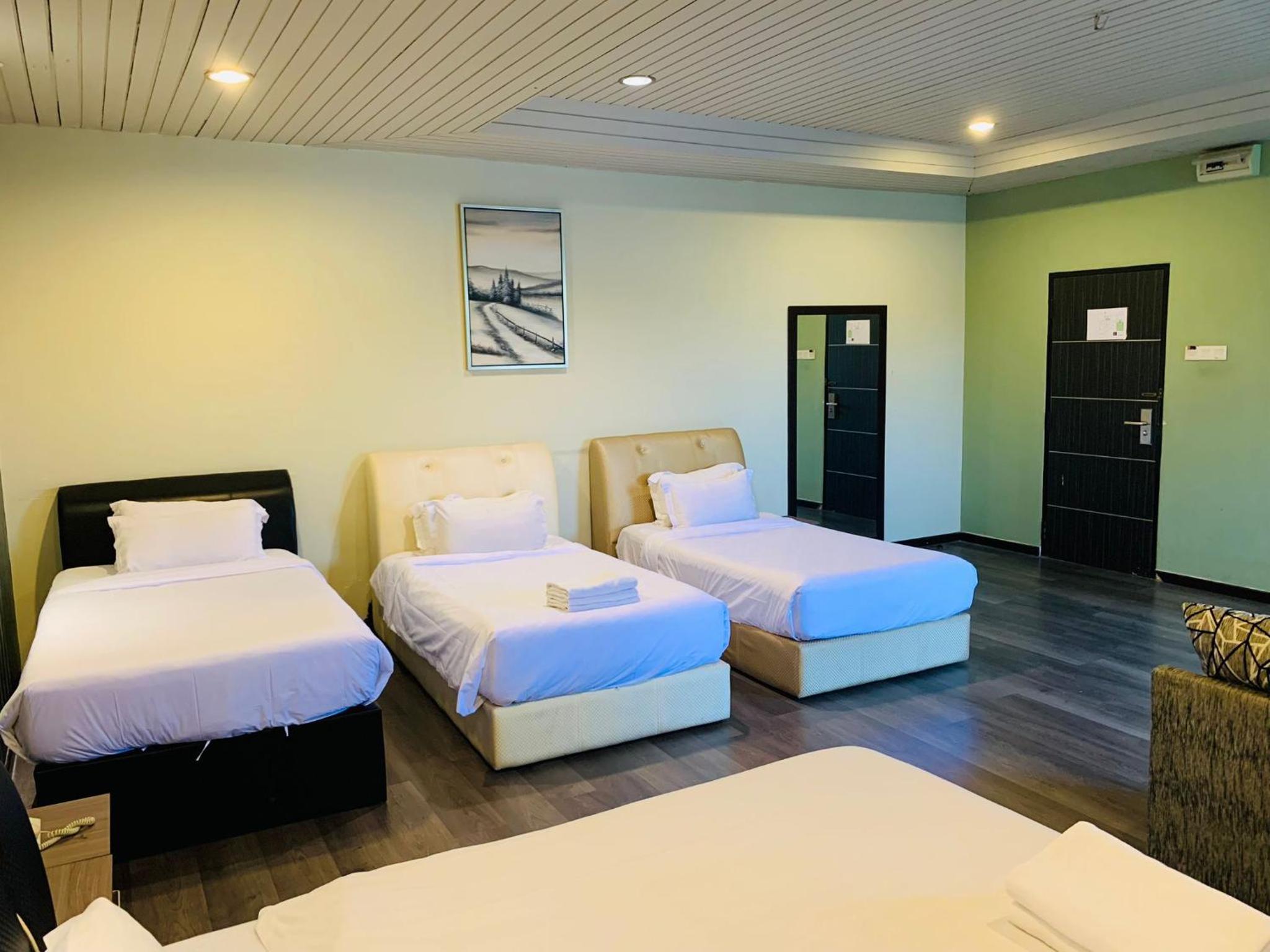 Deluxe Family Room - Photo 2