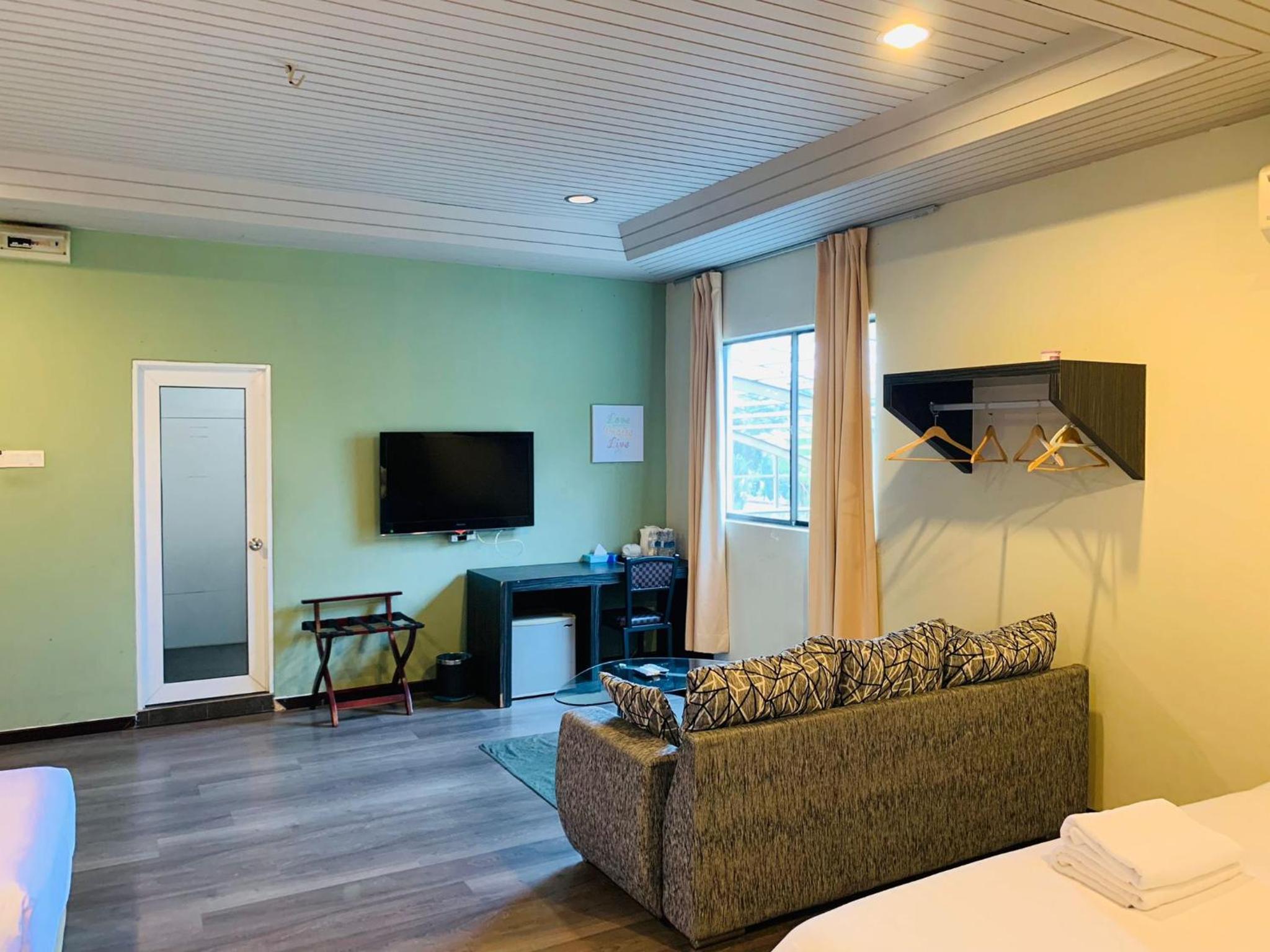 Deluxe Family Room - Photo 3