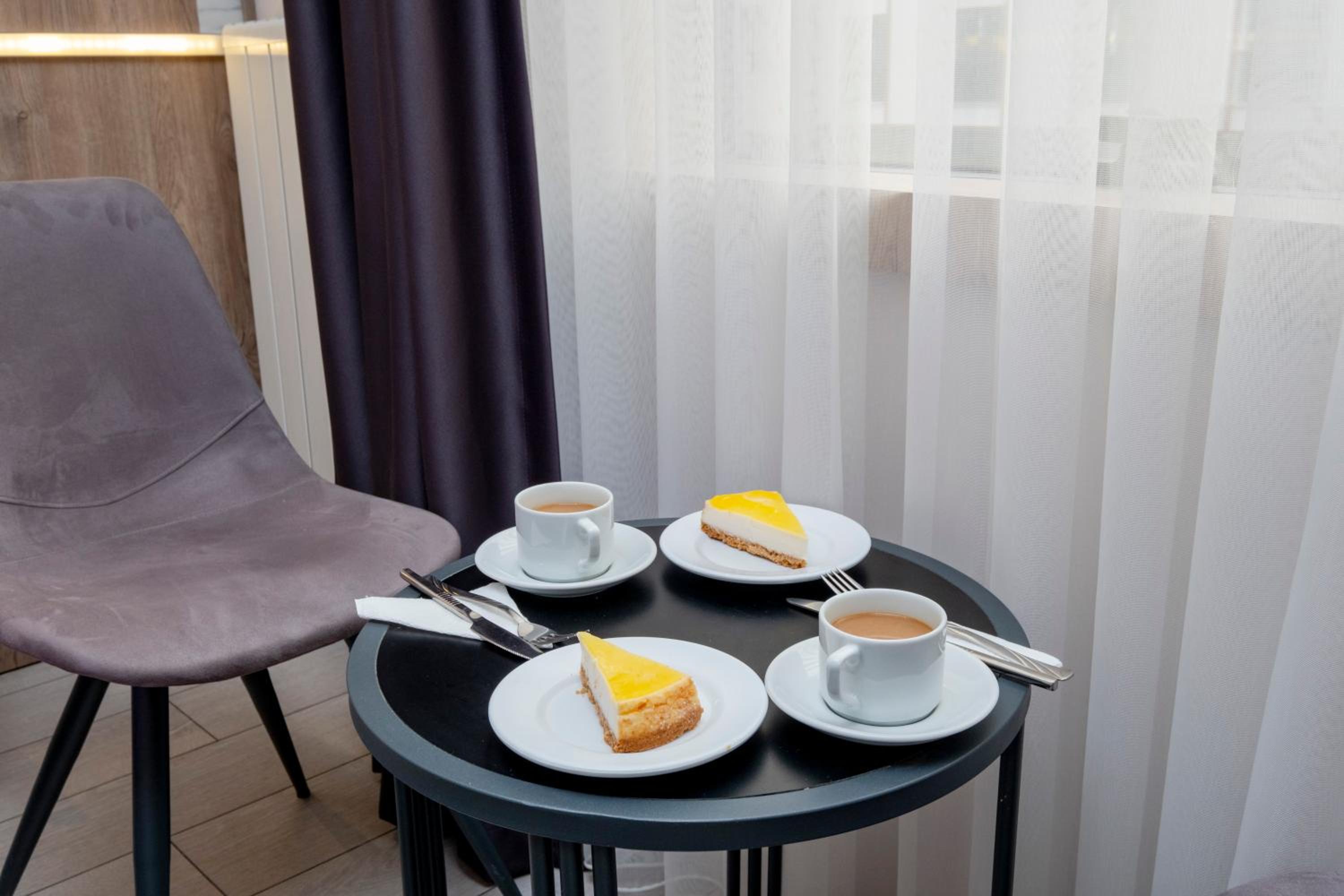 Deluxe Room - Photo 11