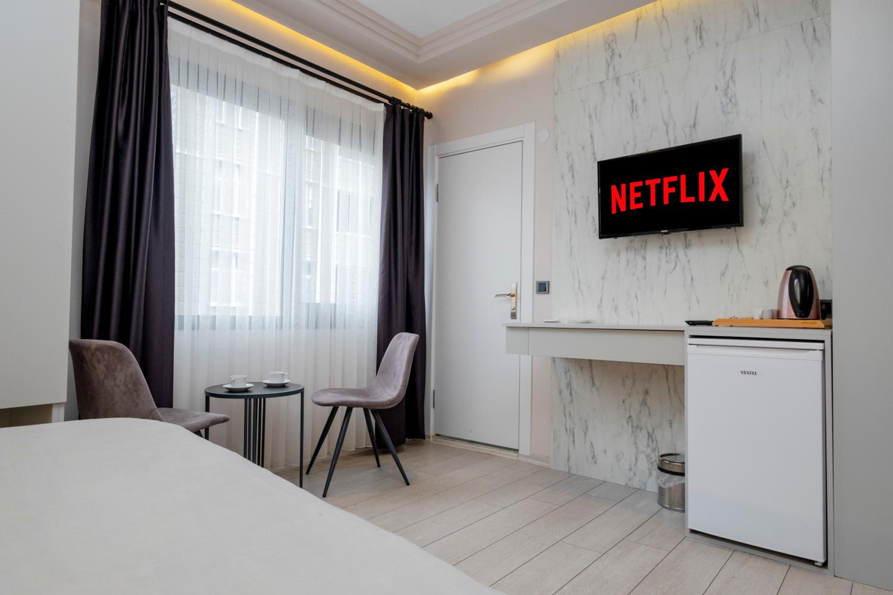 Deluxe Room - Photo 7