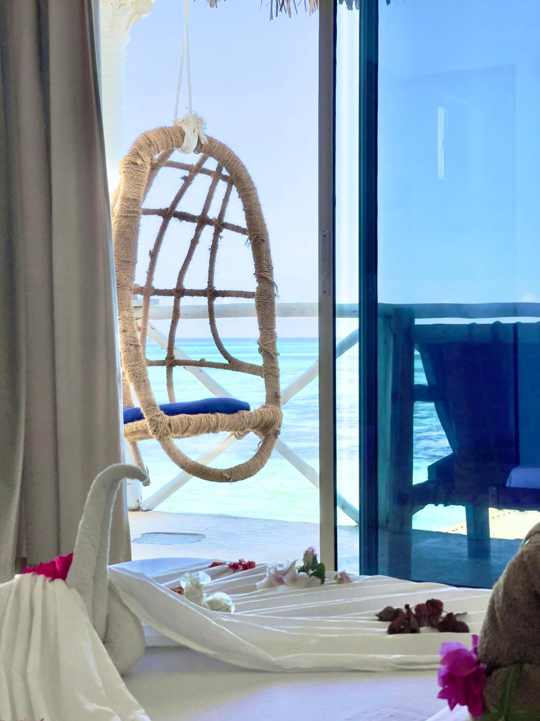 Deluxe Double Room with Balcony and Sea View - Photo 4