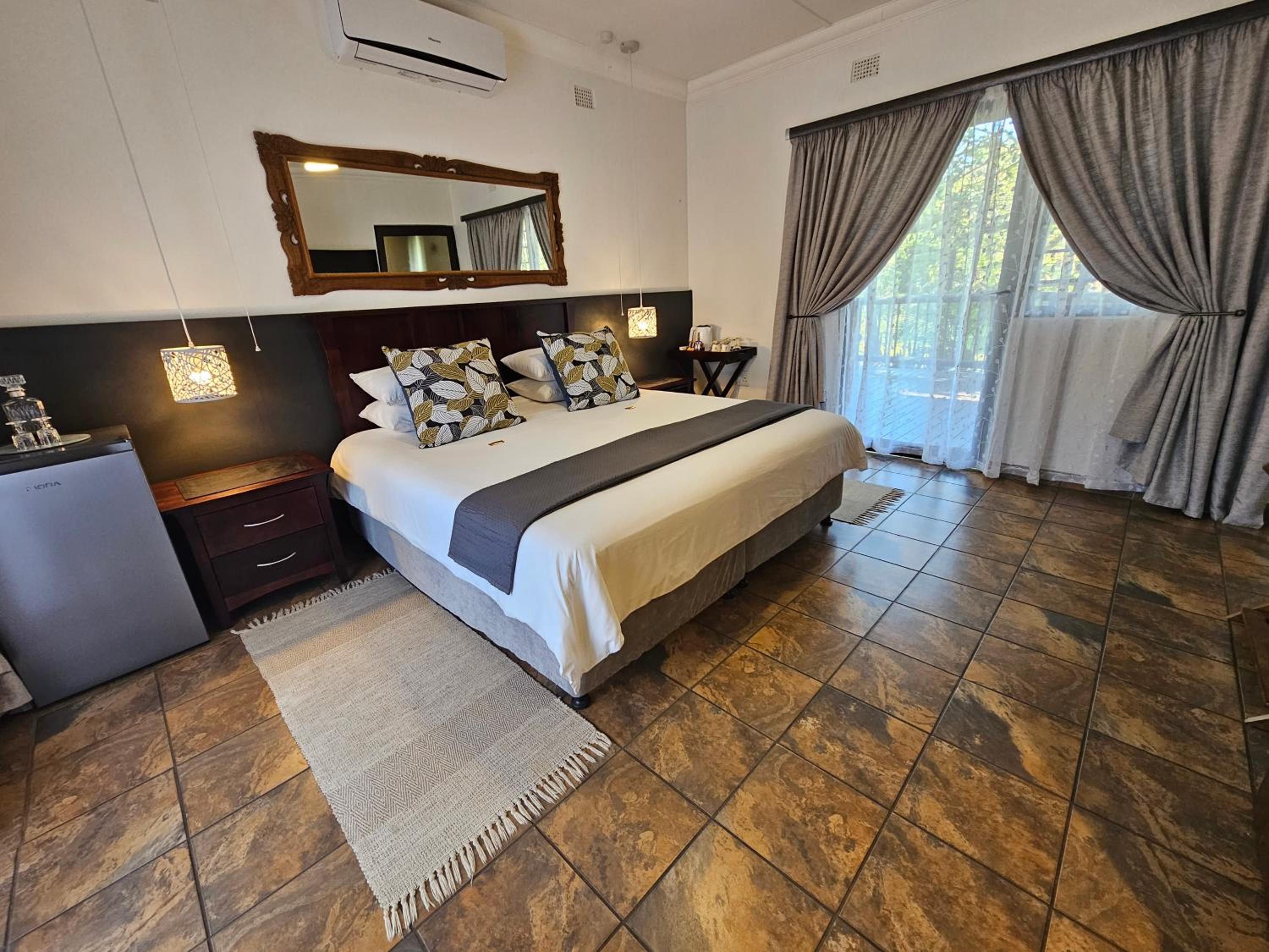 Deluxe Twin/King Forest View Room with Balcony photo 1