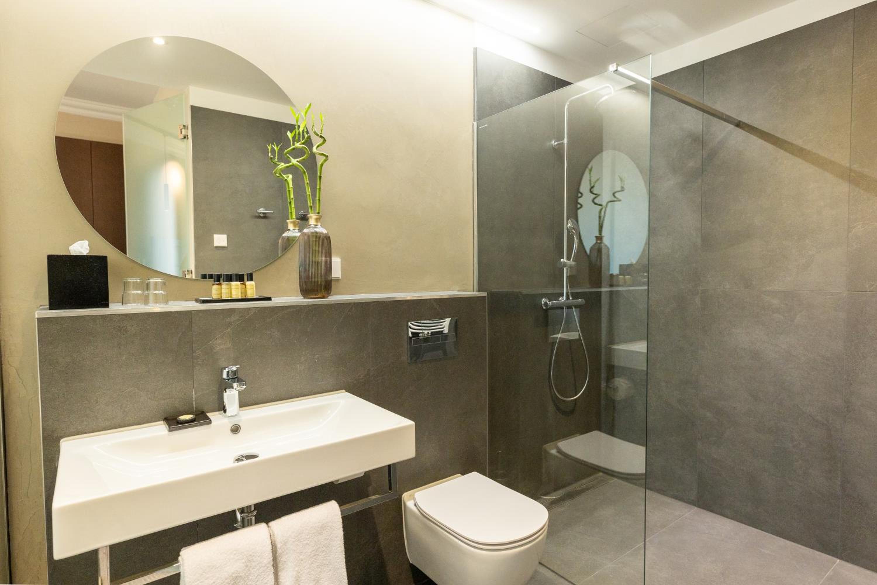 Suite - Photo 3