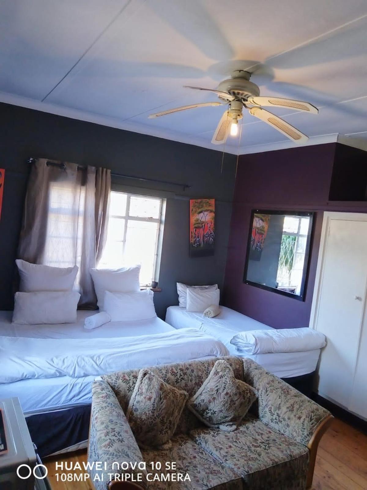 Family Room with Shared Bathroom photo 1