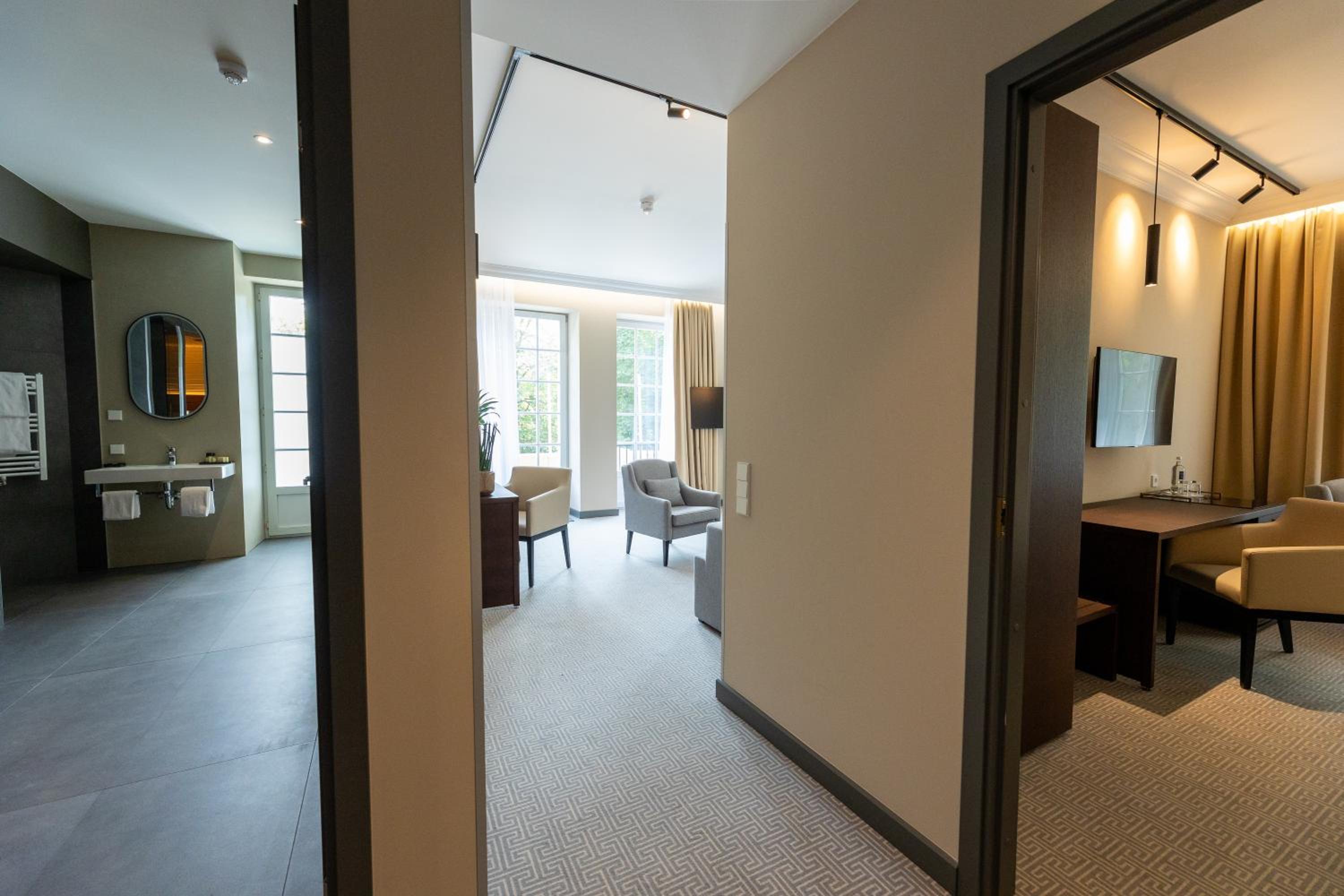 Suite - Photo 5