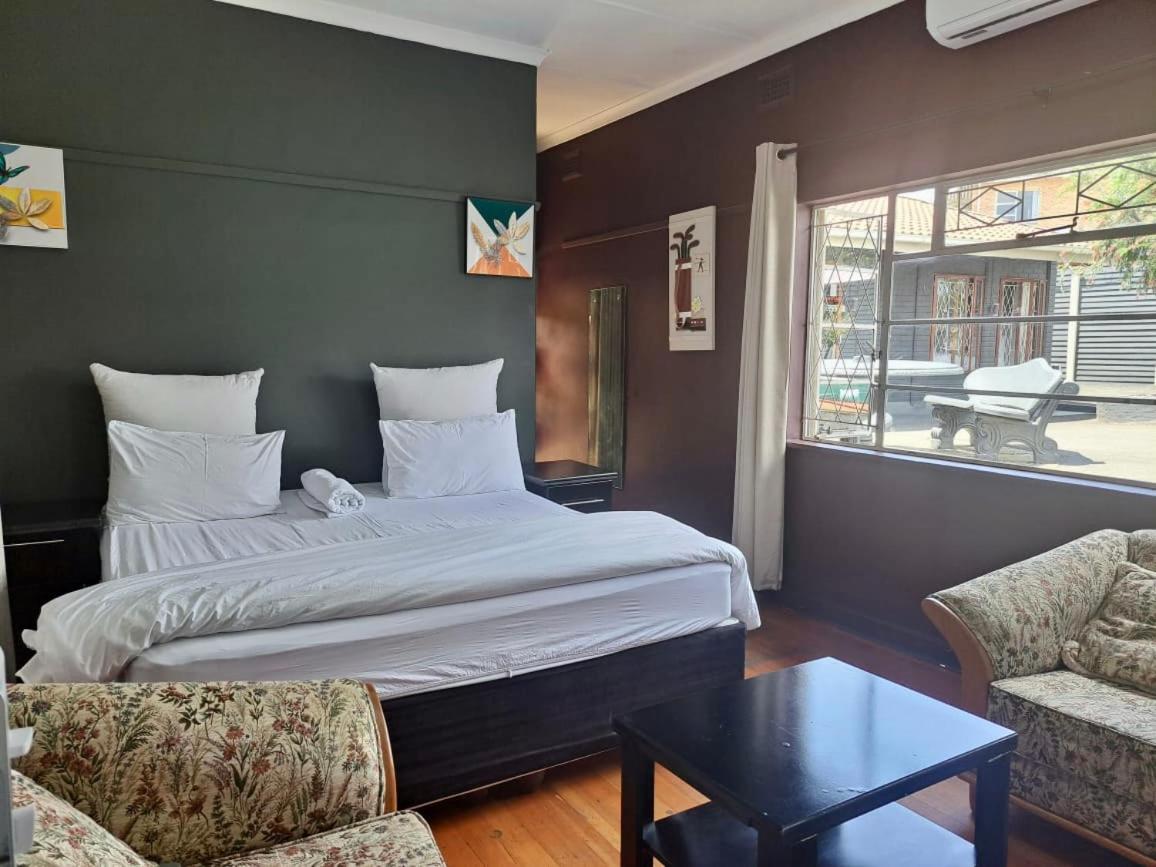 Deluxe King Room photo 1