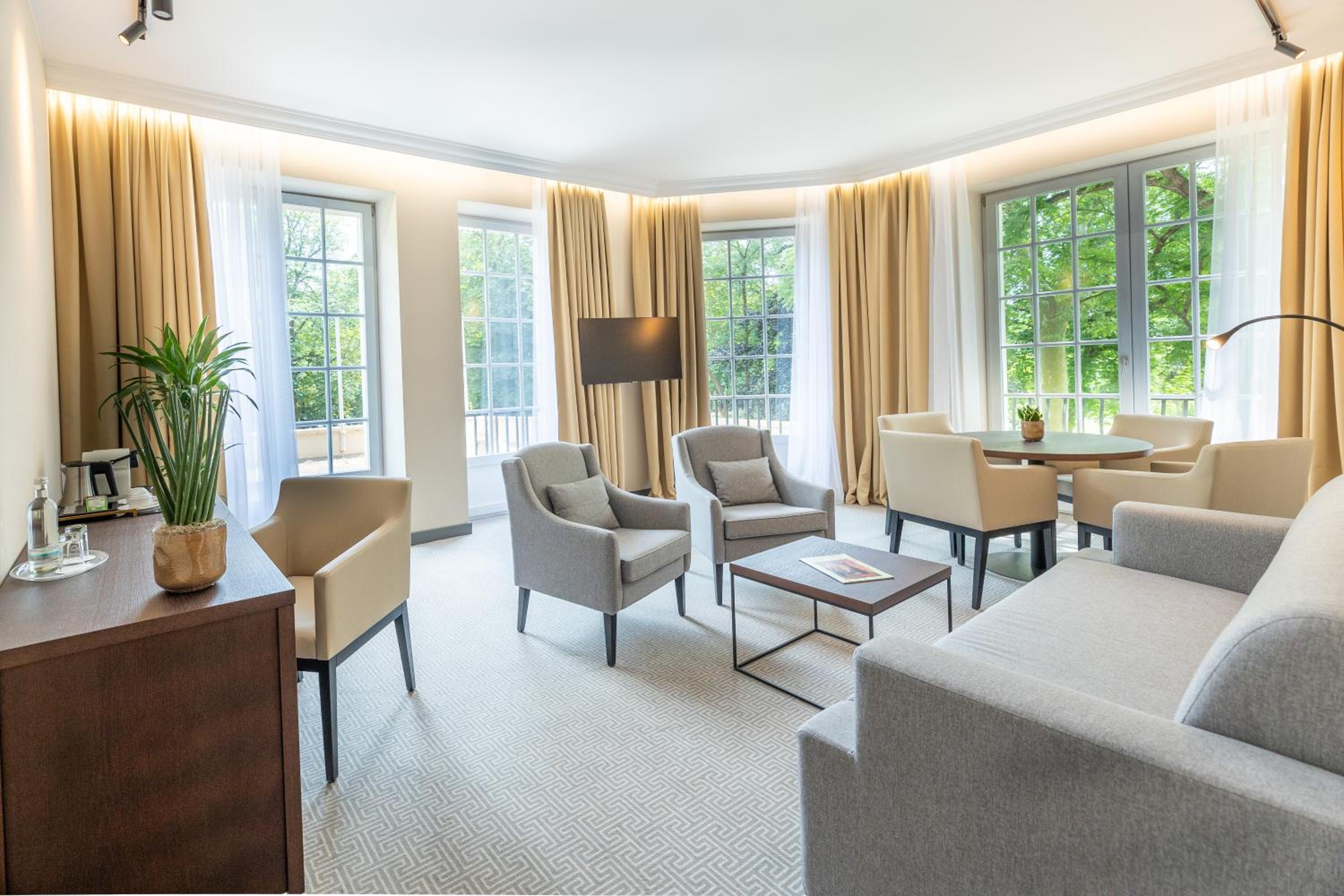 Suite - Photo 8