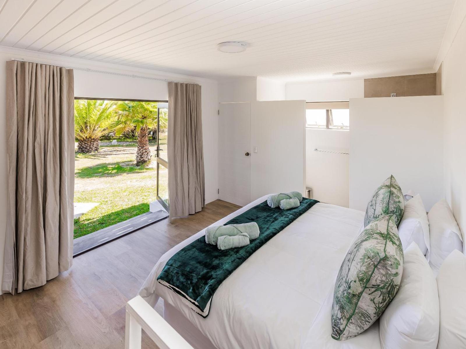 Five-Bedroom House photo 2