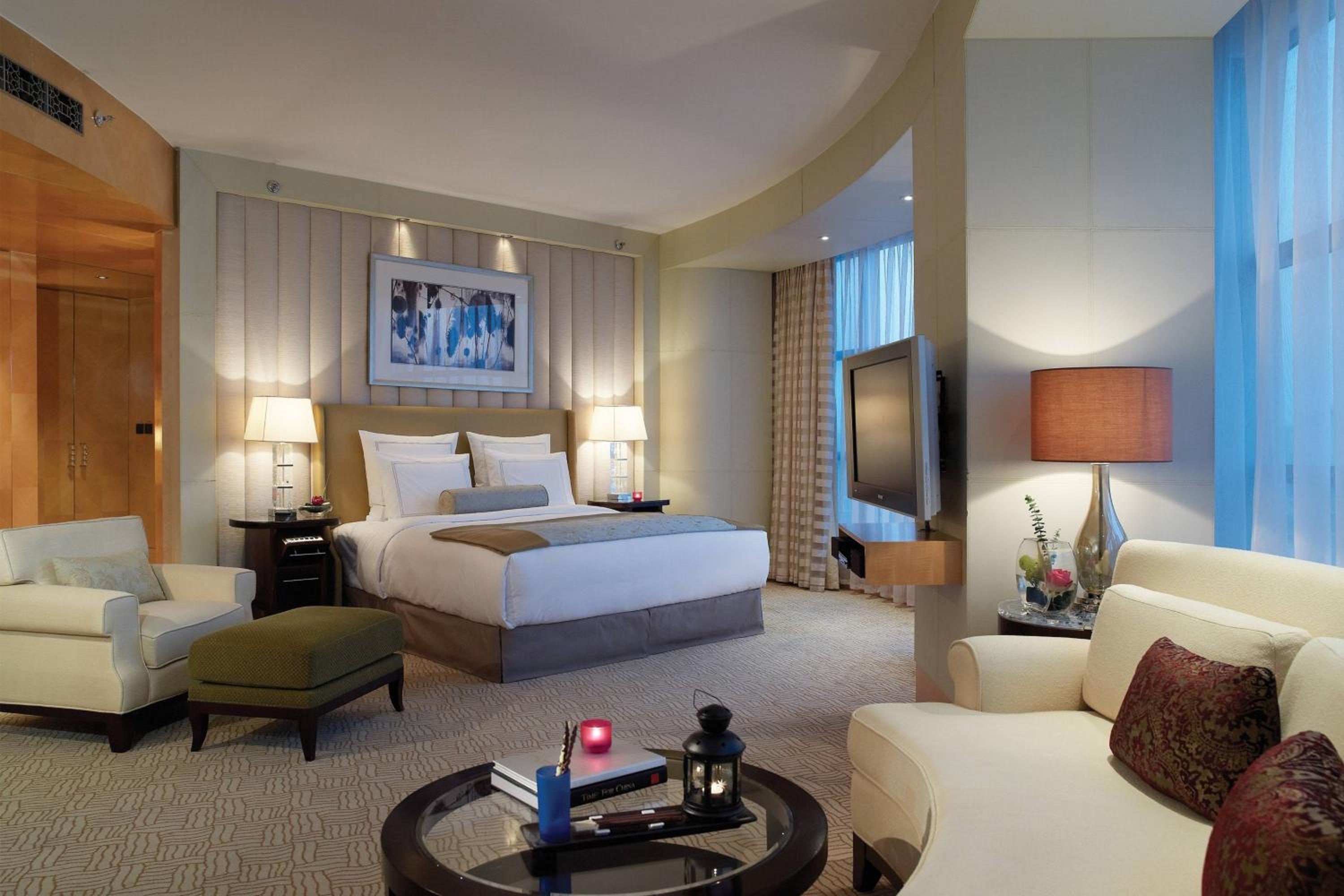 Premier Suite, 1 Bedroom Suite, 1 King, City view - Photo 4