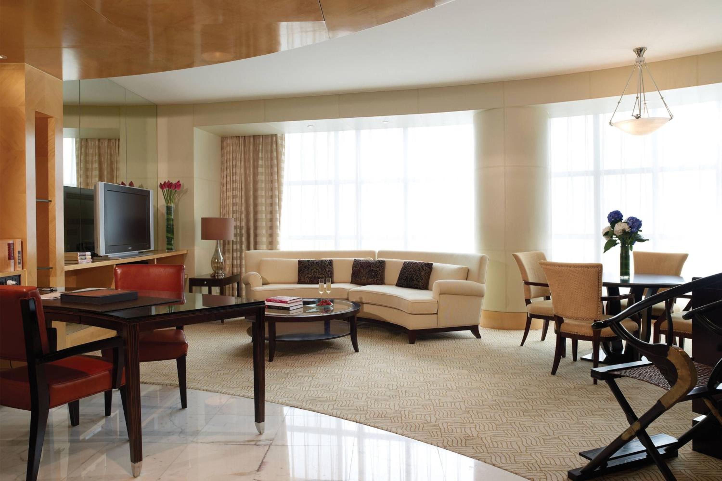 Executive Suite King, Club level, 1 Bedroom Suite, 1 King - Photo 7