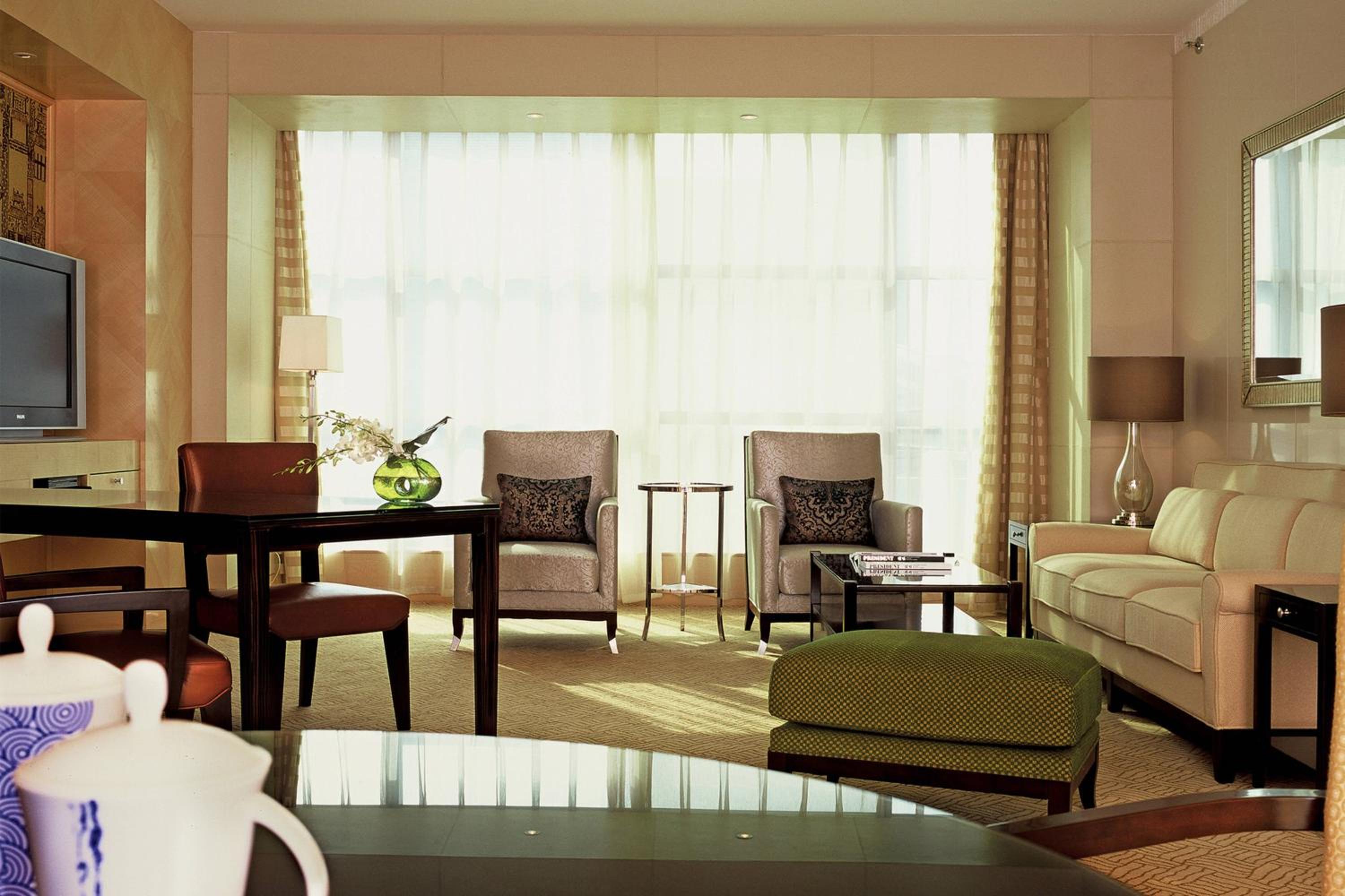 Executive Suite King, Club level, 1 Bedroom Suite, 1 King - Photo 8