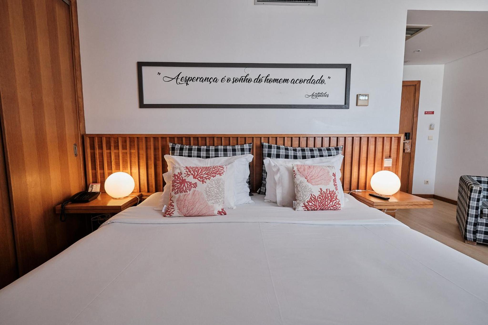 Double or Twin Room with Mountain View photo 3