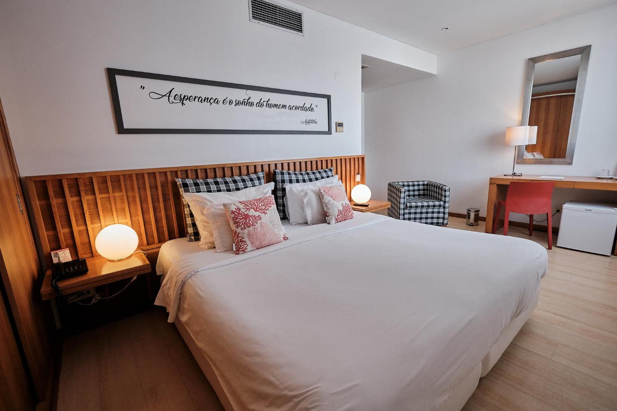 Double or Twin Room with Mountain View