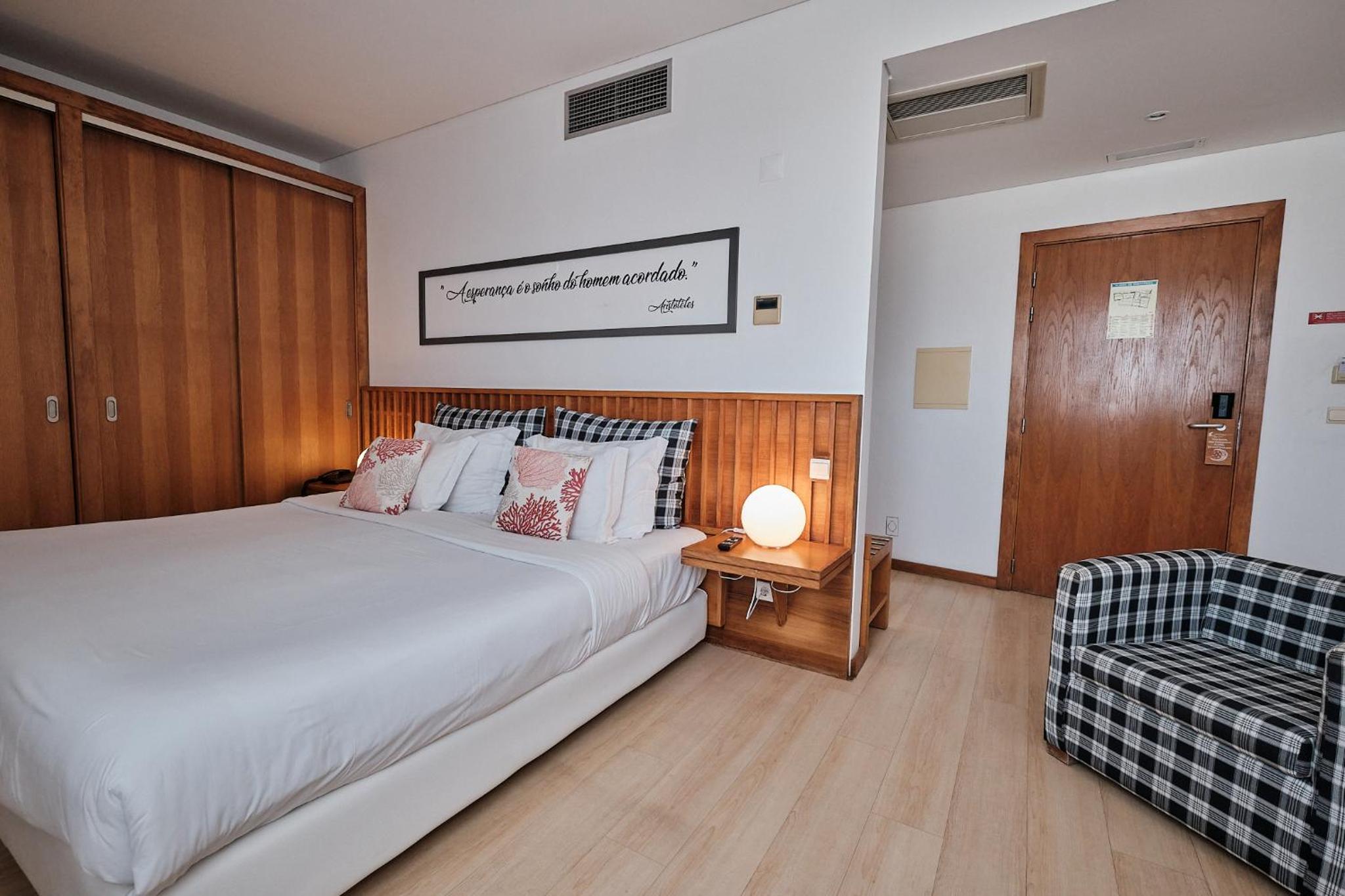 Double or Twin Room with Mountain View photo 2