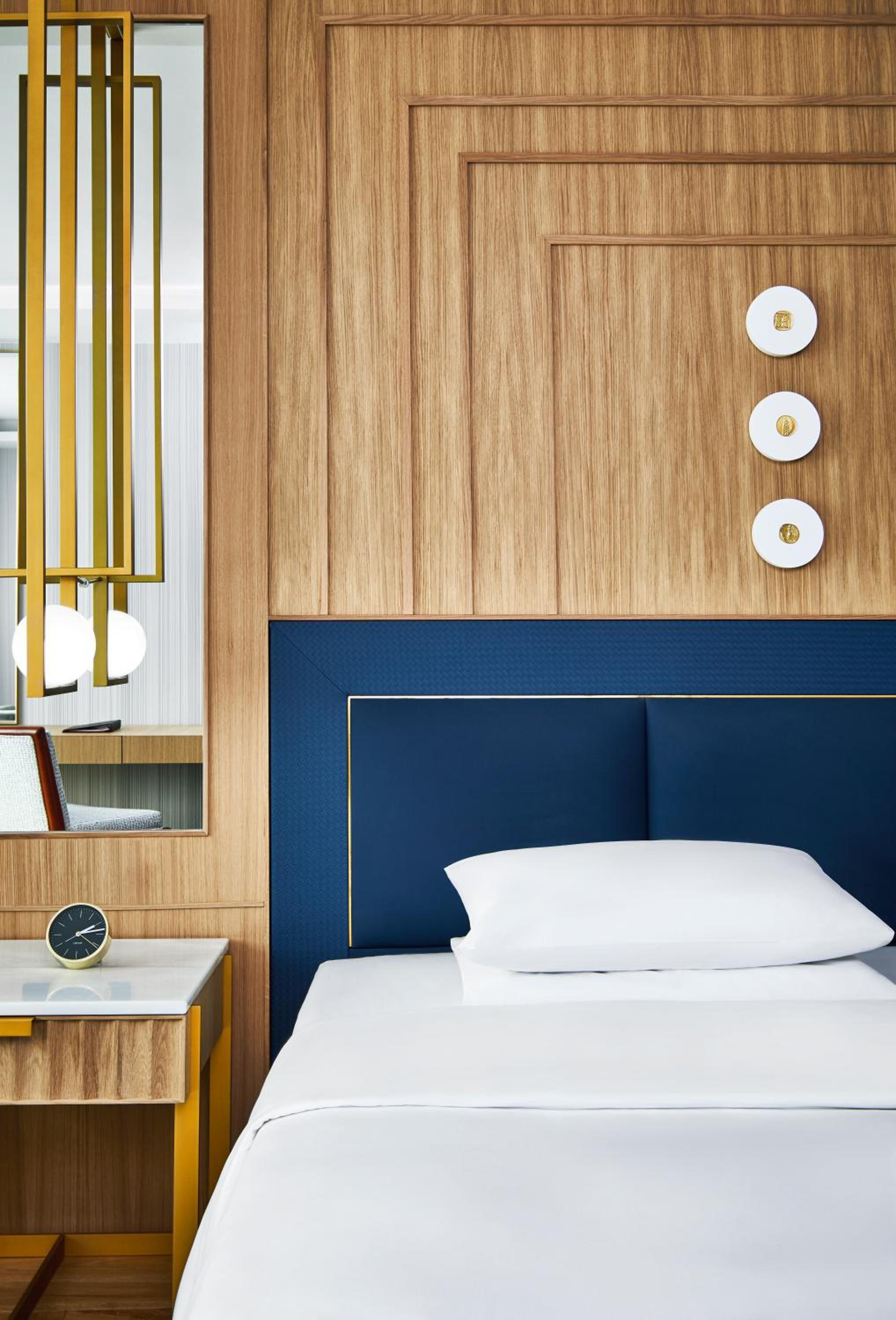 Deluxe King Room with Pool