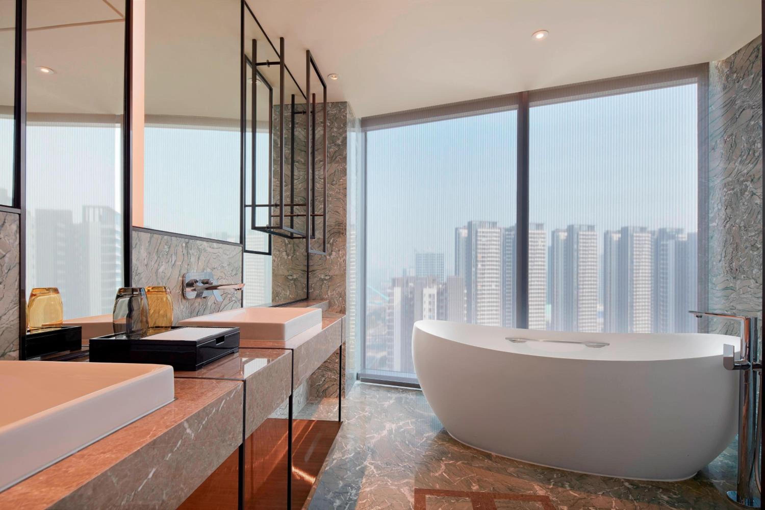 Executive Deluxe Suite, Club Lounge Access photo 3