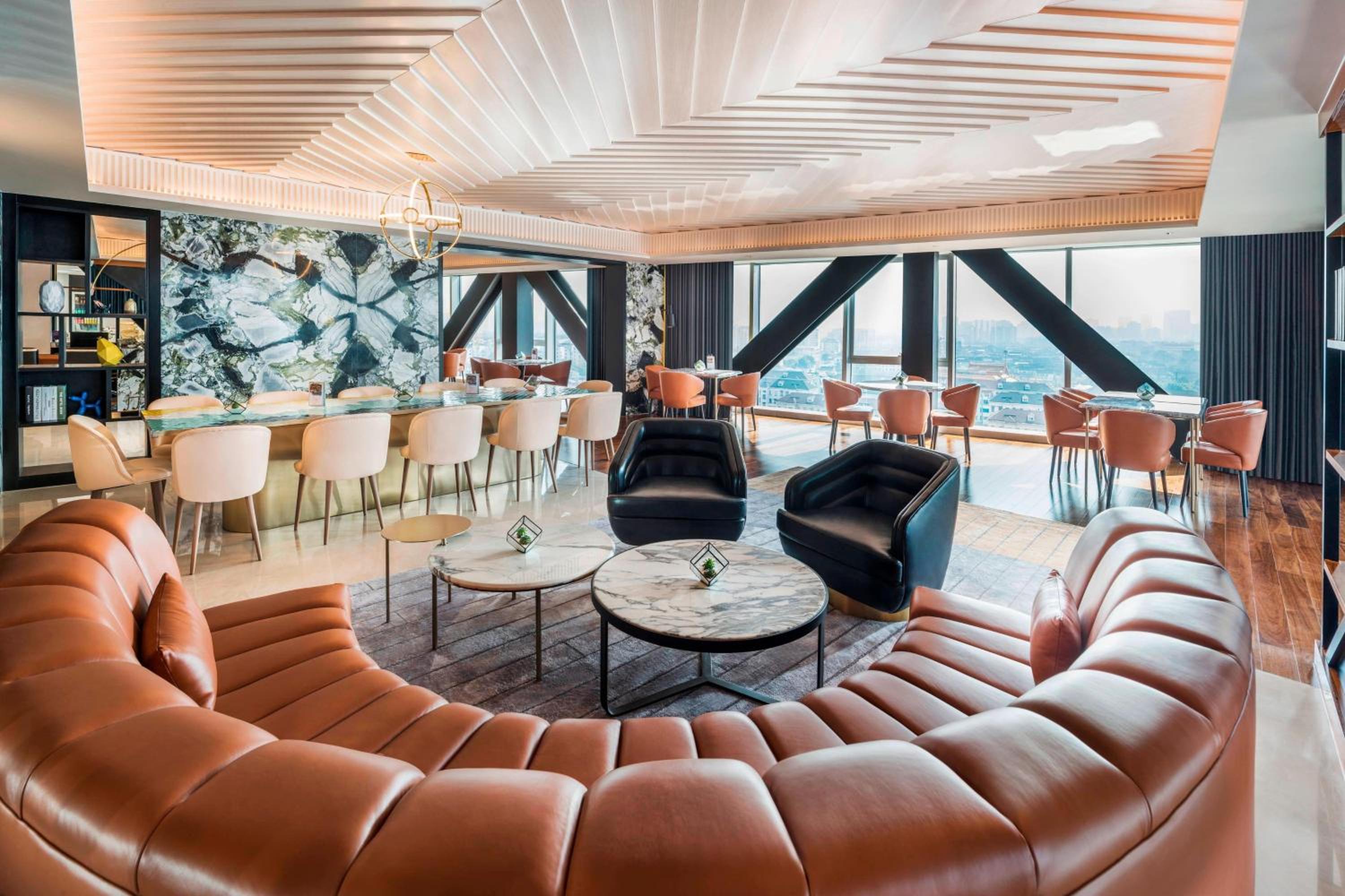 Club Room, Club lounge access, Guest room, 1 King, City view