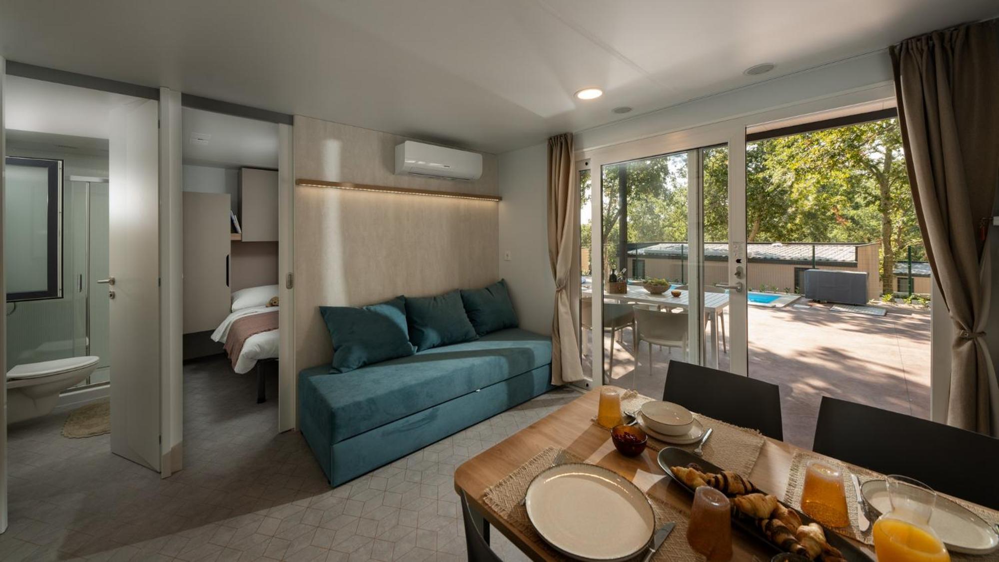 Two Bedroom Mobile Home With Private Pool - Pet Friendly