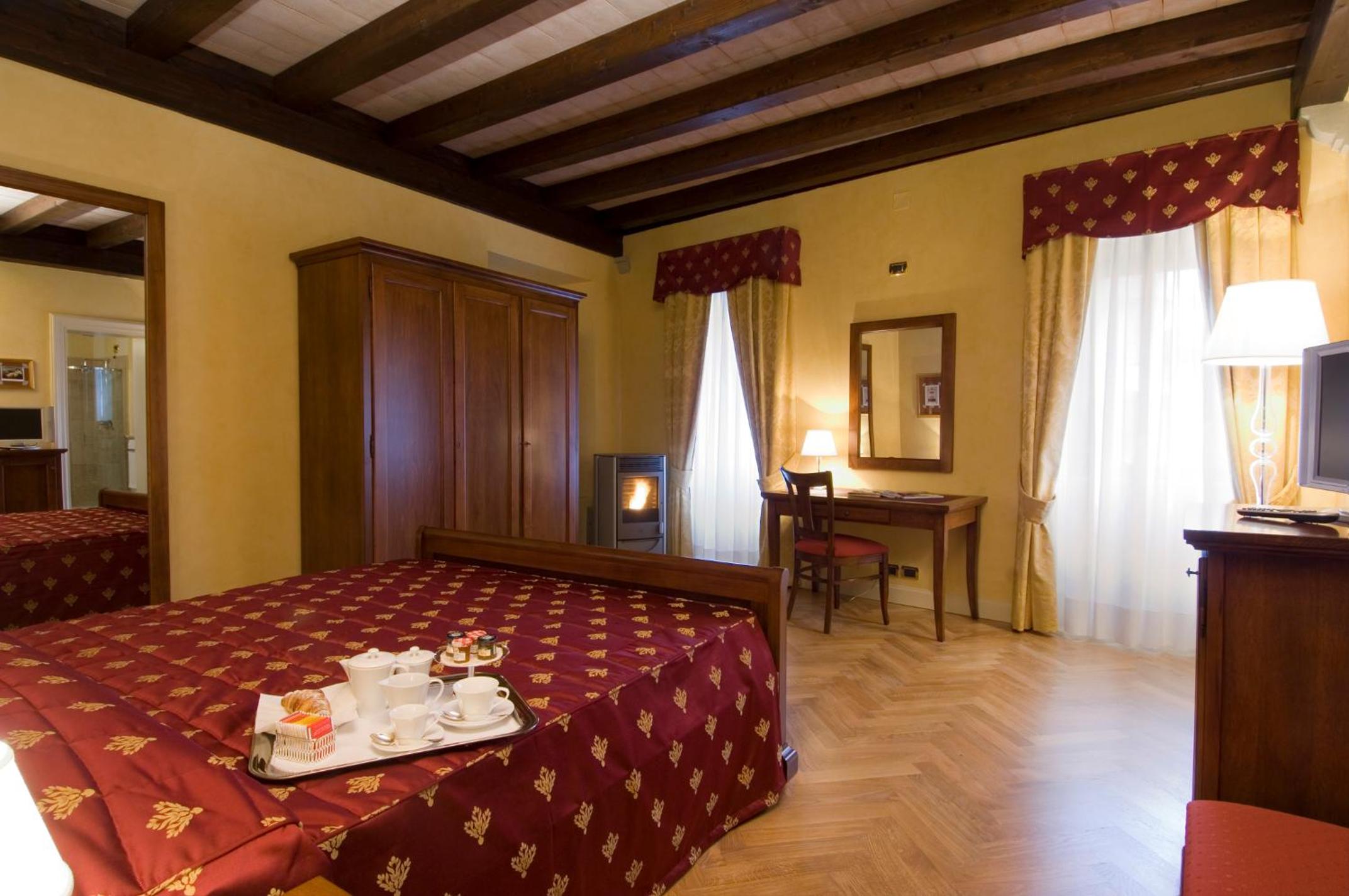 Double or Twin Room - Photo 4