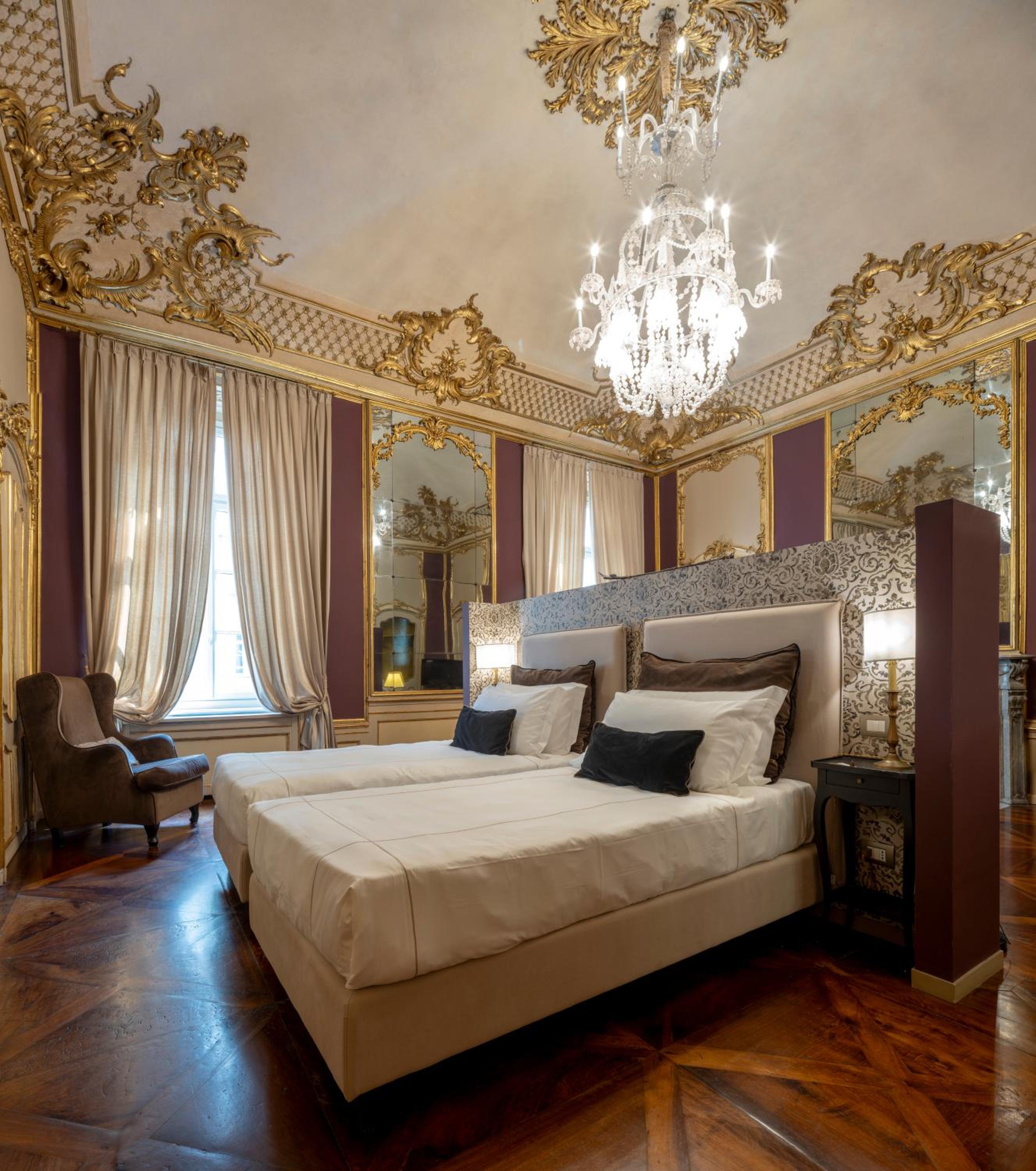 Superior Suite with Balcony - Photo 19