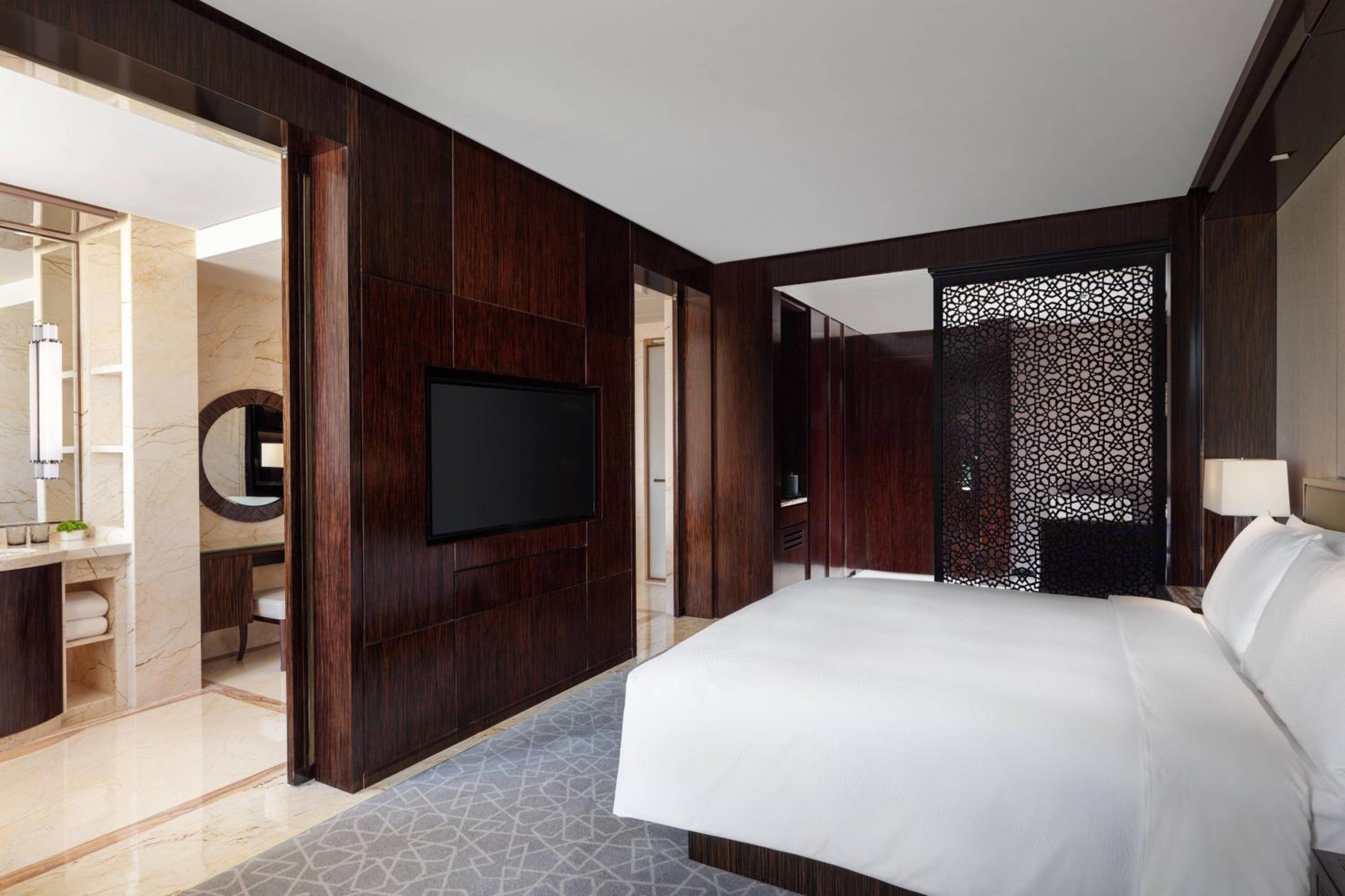 Deluxe Guest Room  with  King Bed