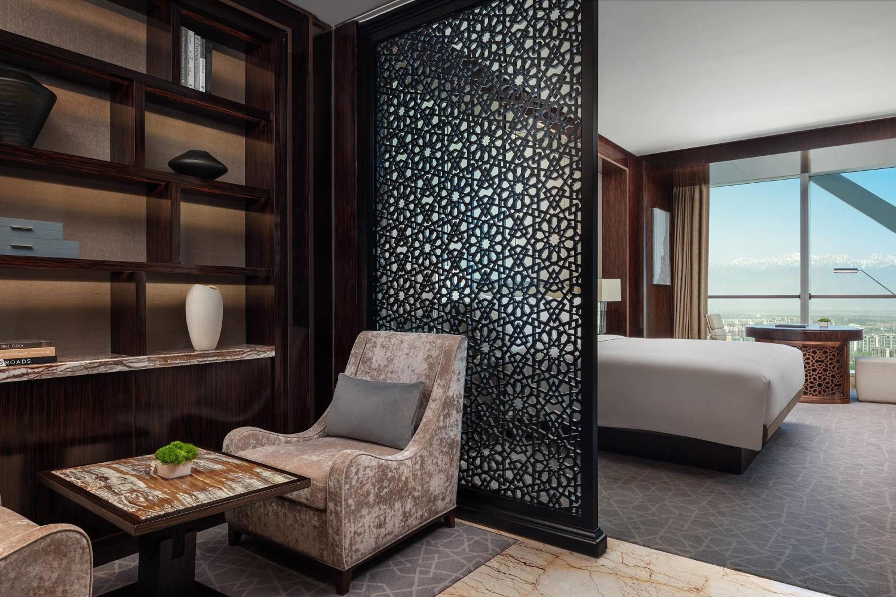 Deluxe Guest Room with King Bed
