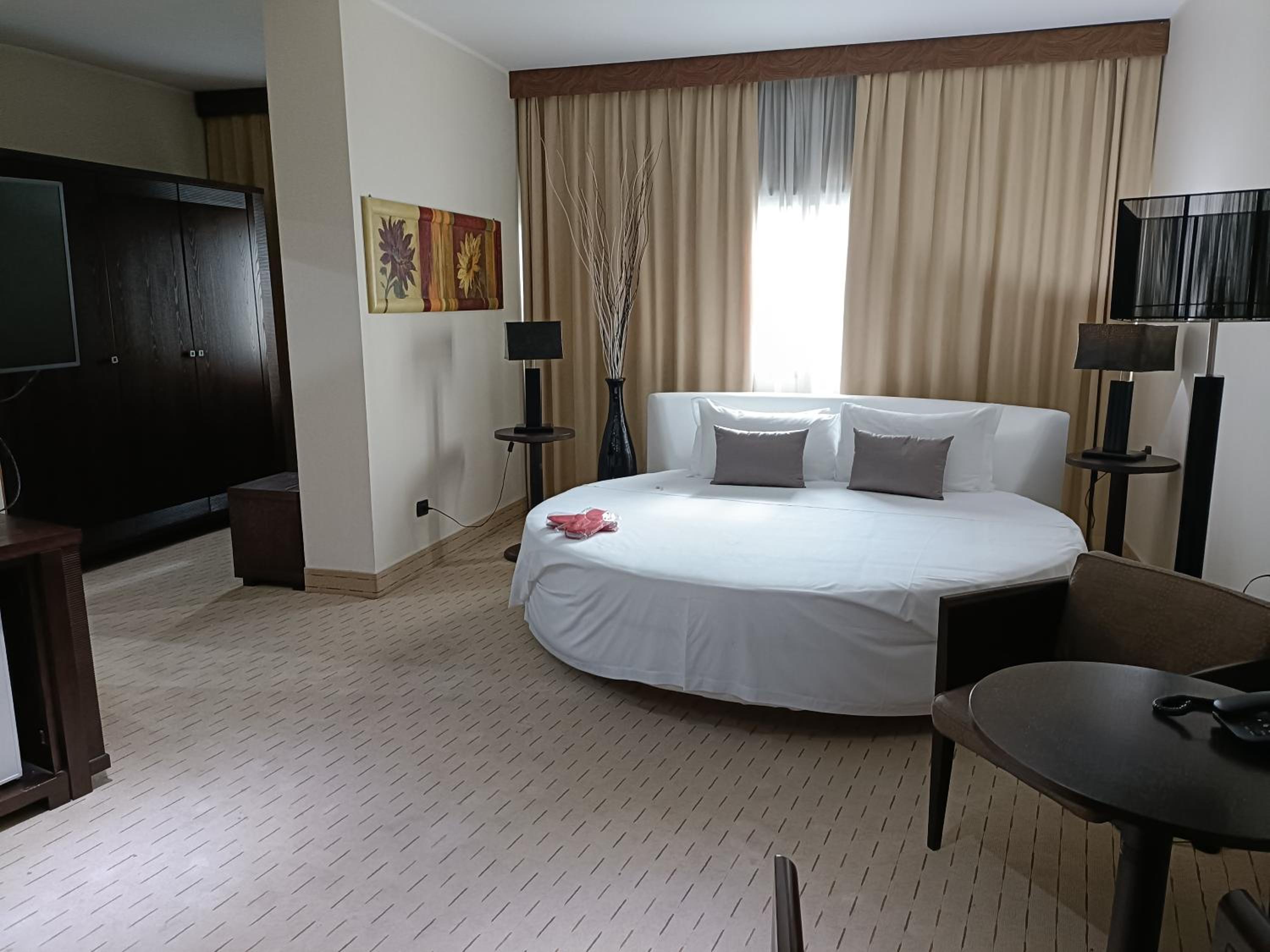 Deluxe Junior Suite - Photo 2