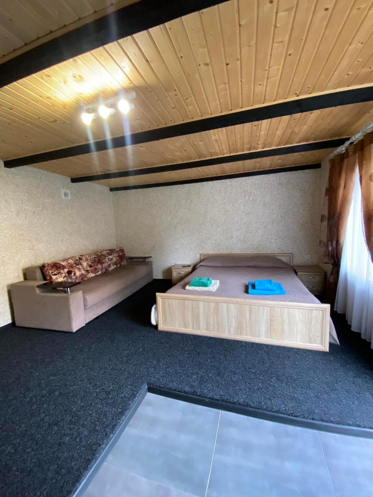 Deluxe King Studio photo 1